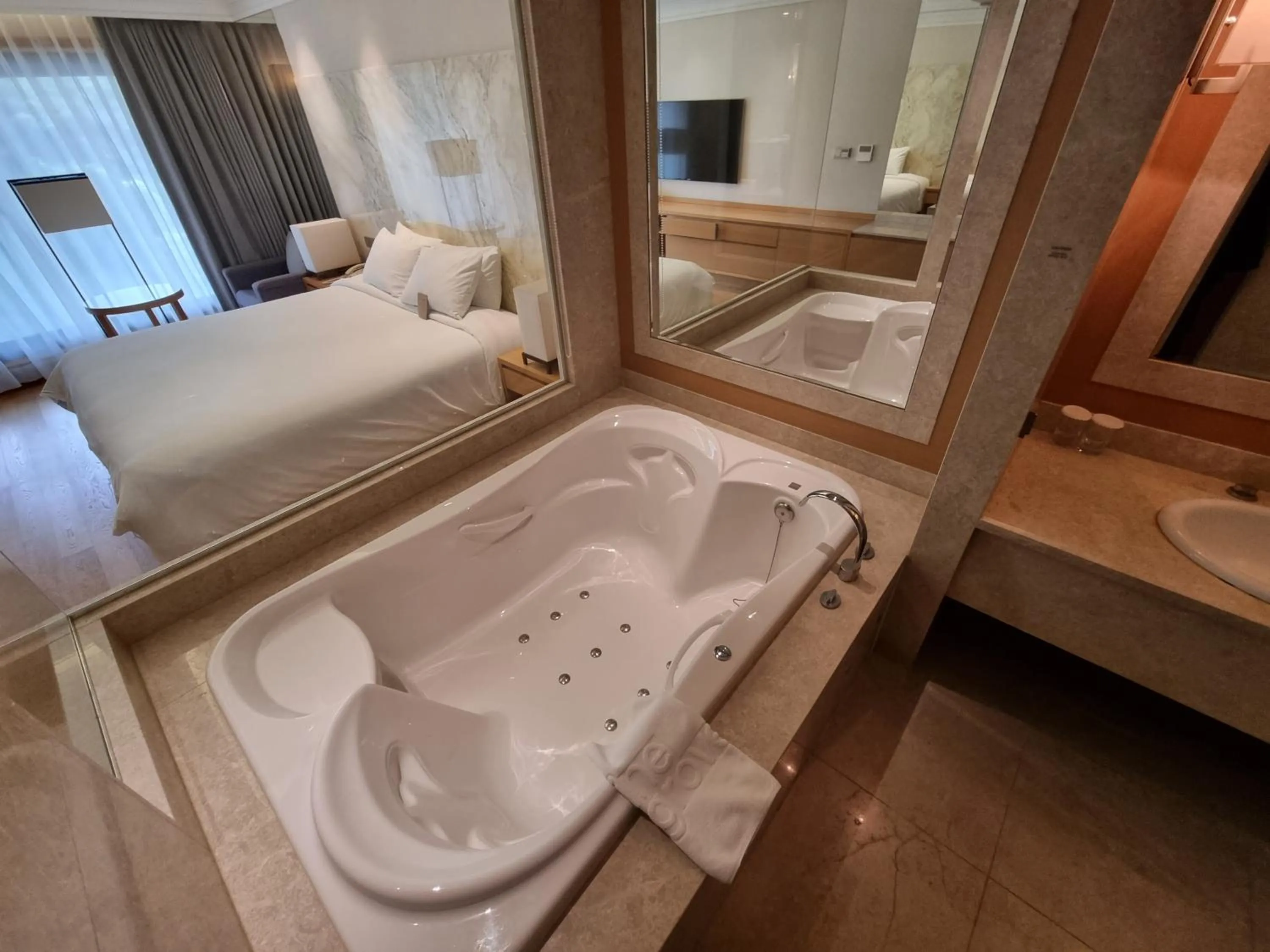 Bed in Pinegrove Hotel