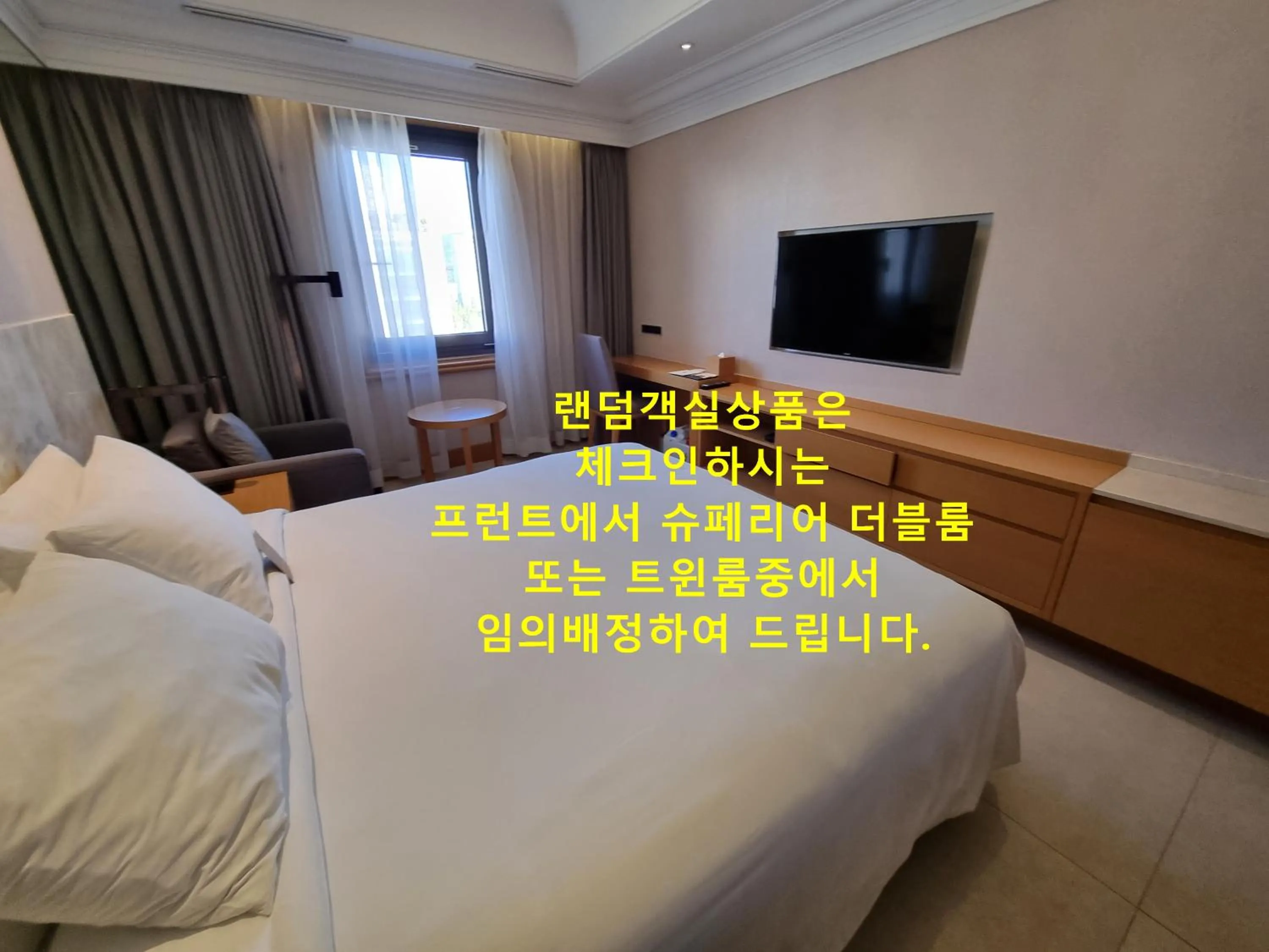 Bed in Pinegrove Hotel