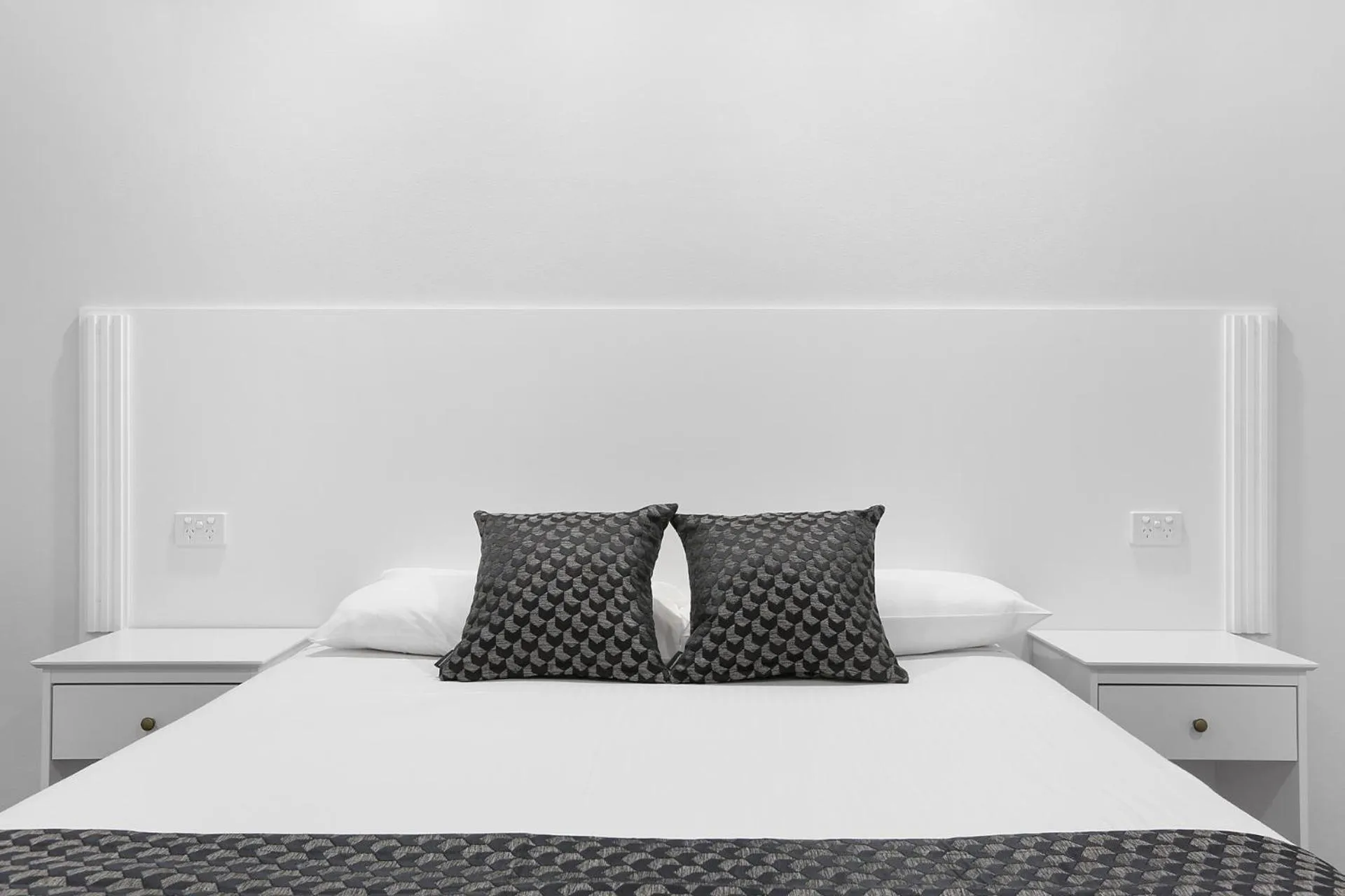 Bed in Shellharbour Village Motel