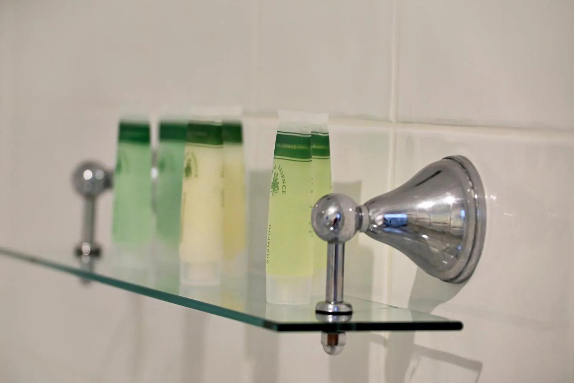 Bathroom in Shellharbour Village Motel