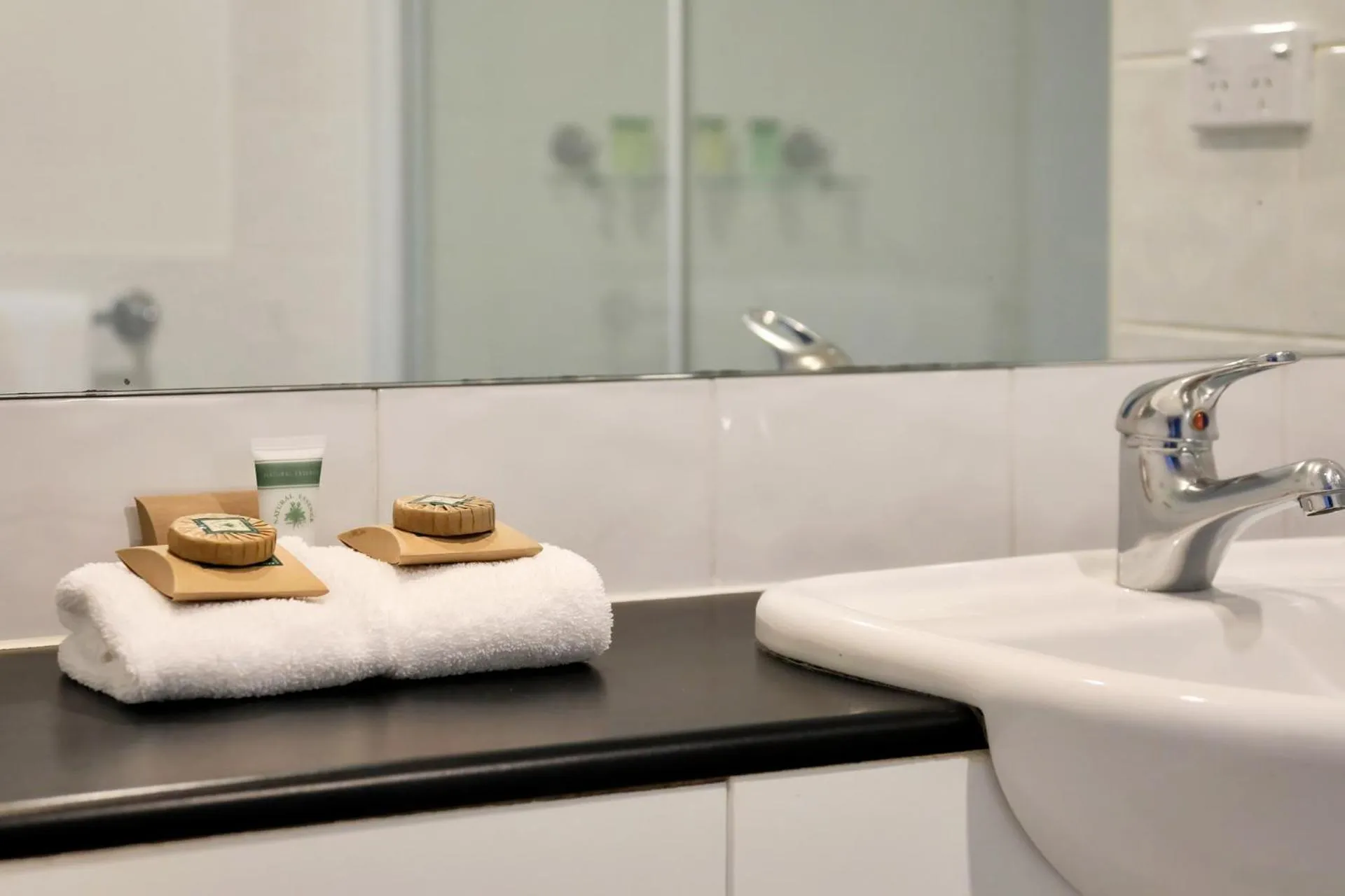 Bathroom in Shellharbour Village Motel