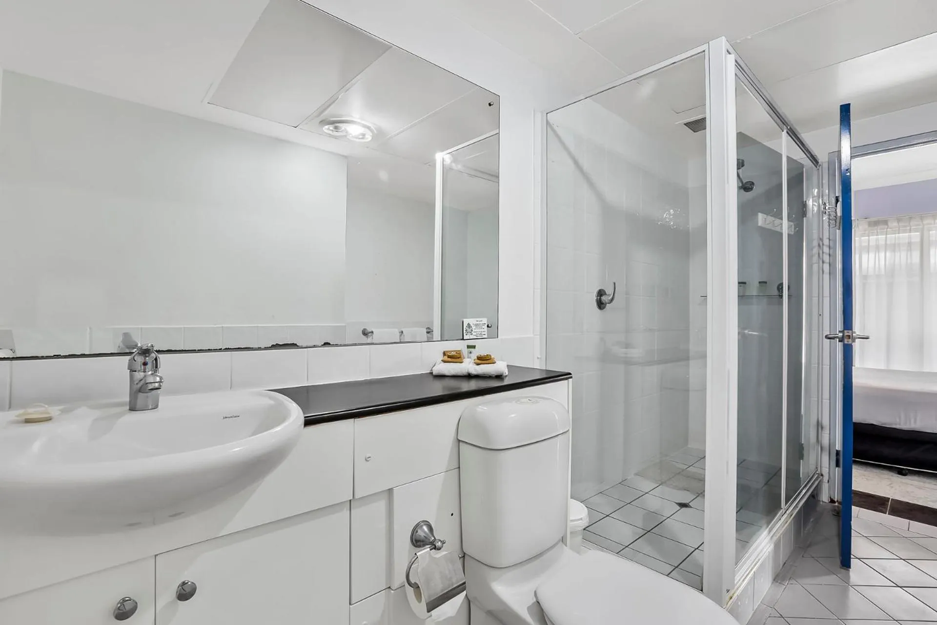 Bathroom in Shellharbour Village Motel