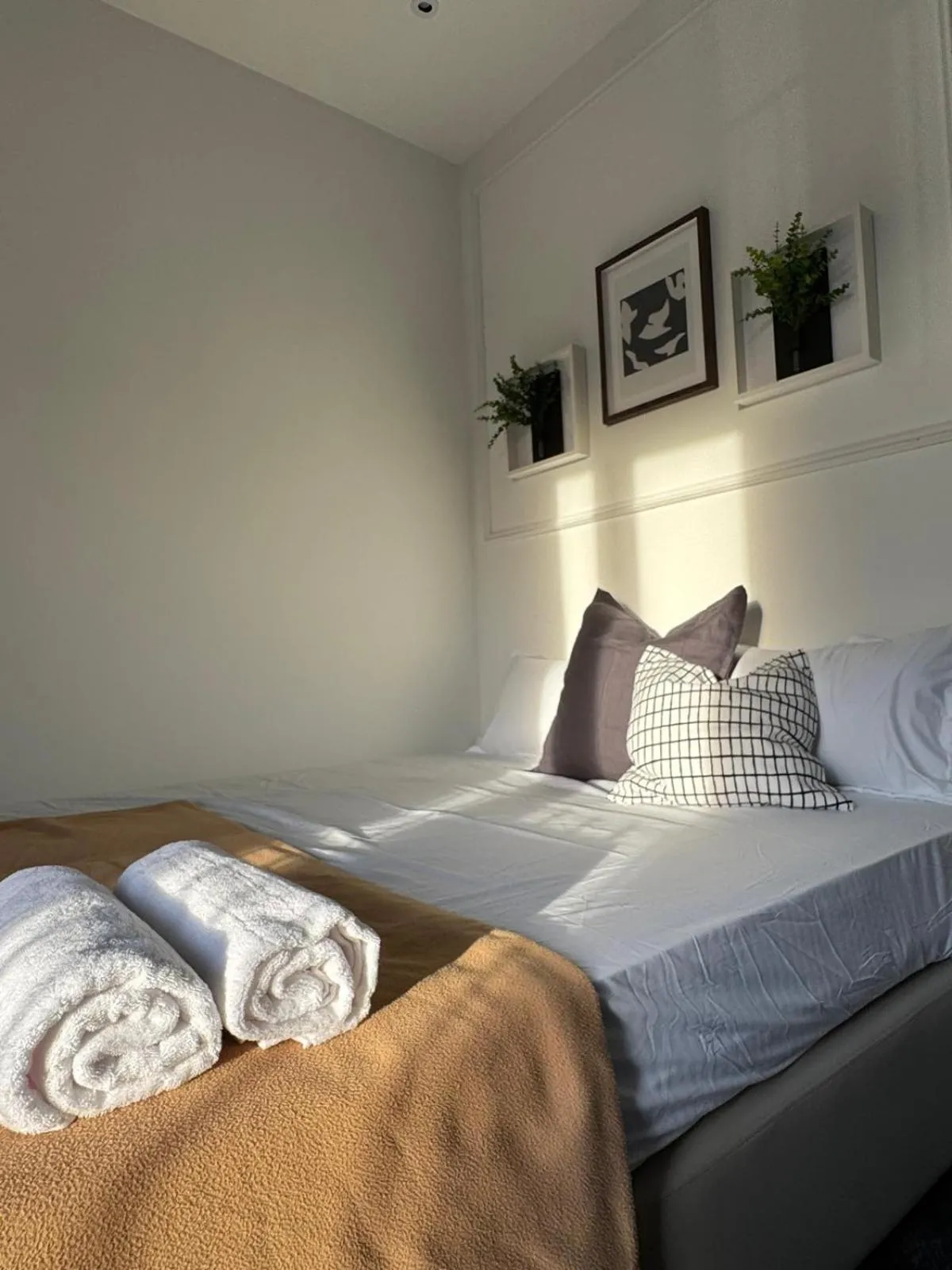 Bed in 545 Residences - Extended stay property-- Min 6 nights
