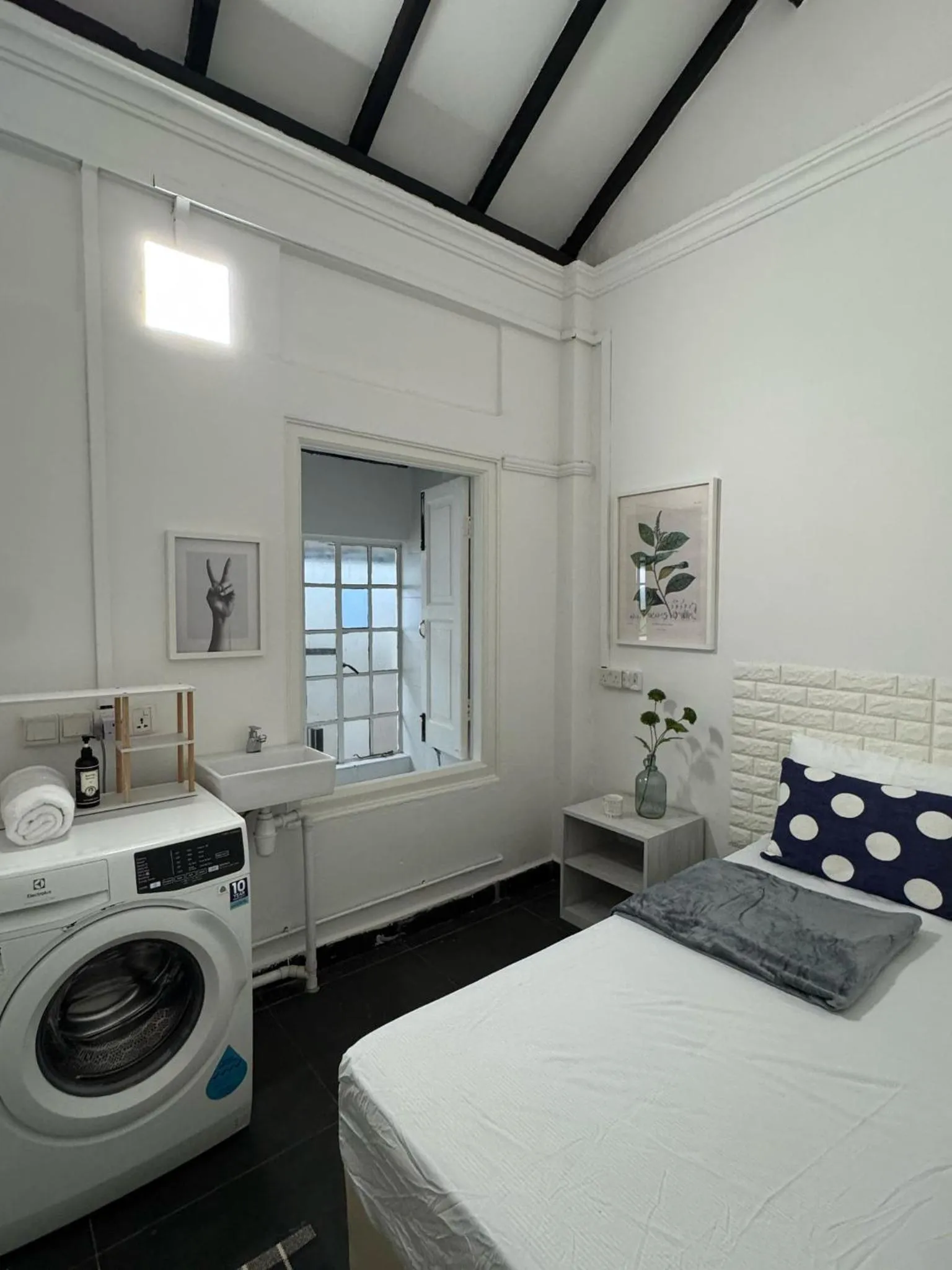 Bed in 545 Residences - Extended stay property-- Min 6 nights