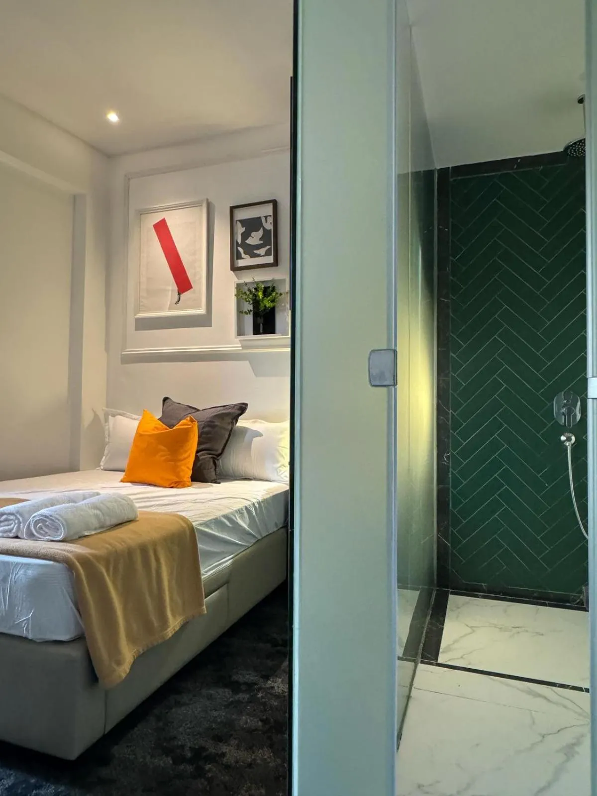 Bed in 545 Residences - Extended stay property-- Min 6 nights