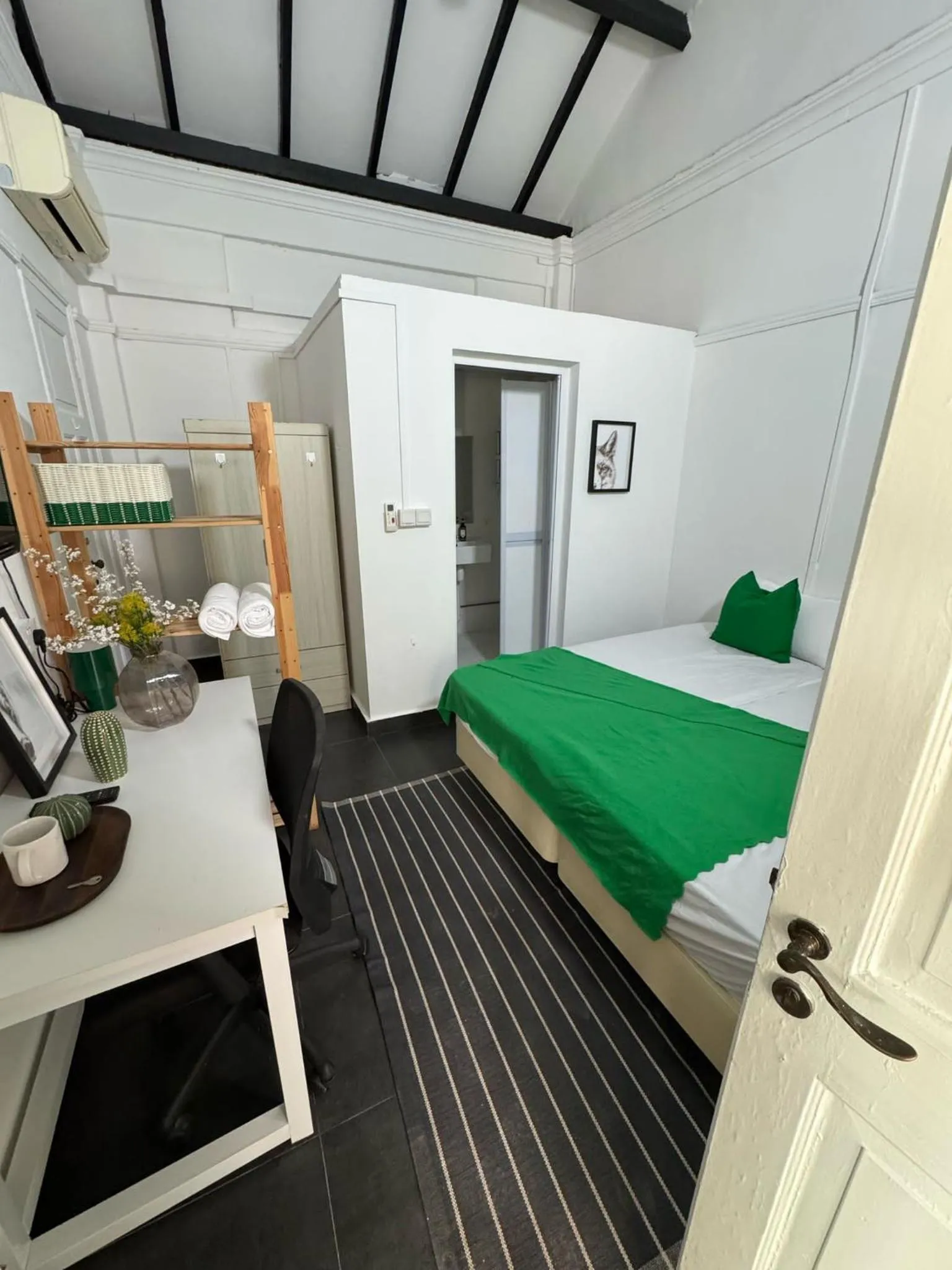Bed in 545 Residences - Extended stay property-- Min 6 nights