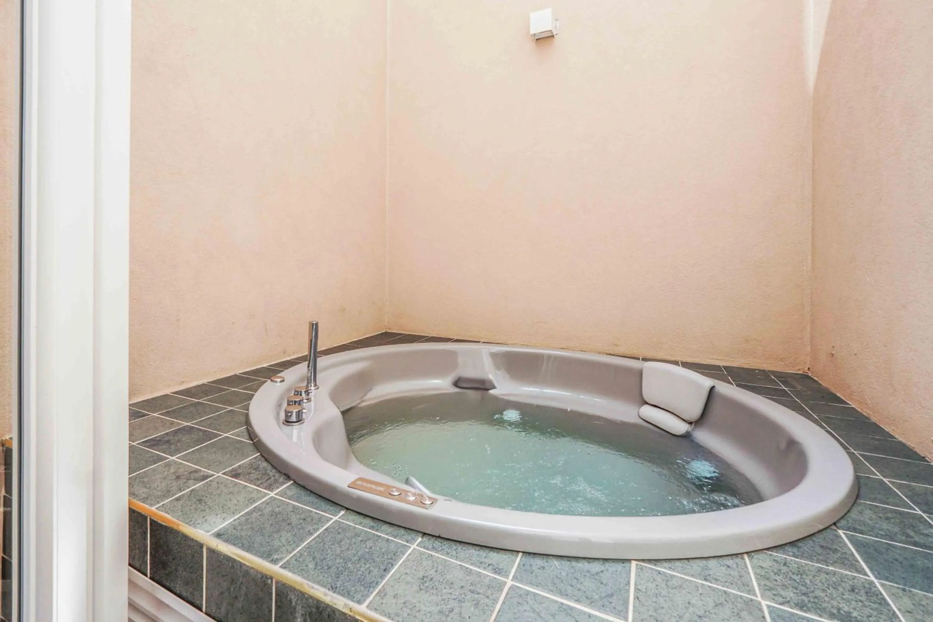Superior Double Room with Spa Bath in Veca Flats Centenario