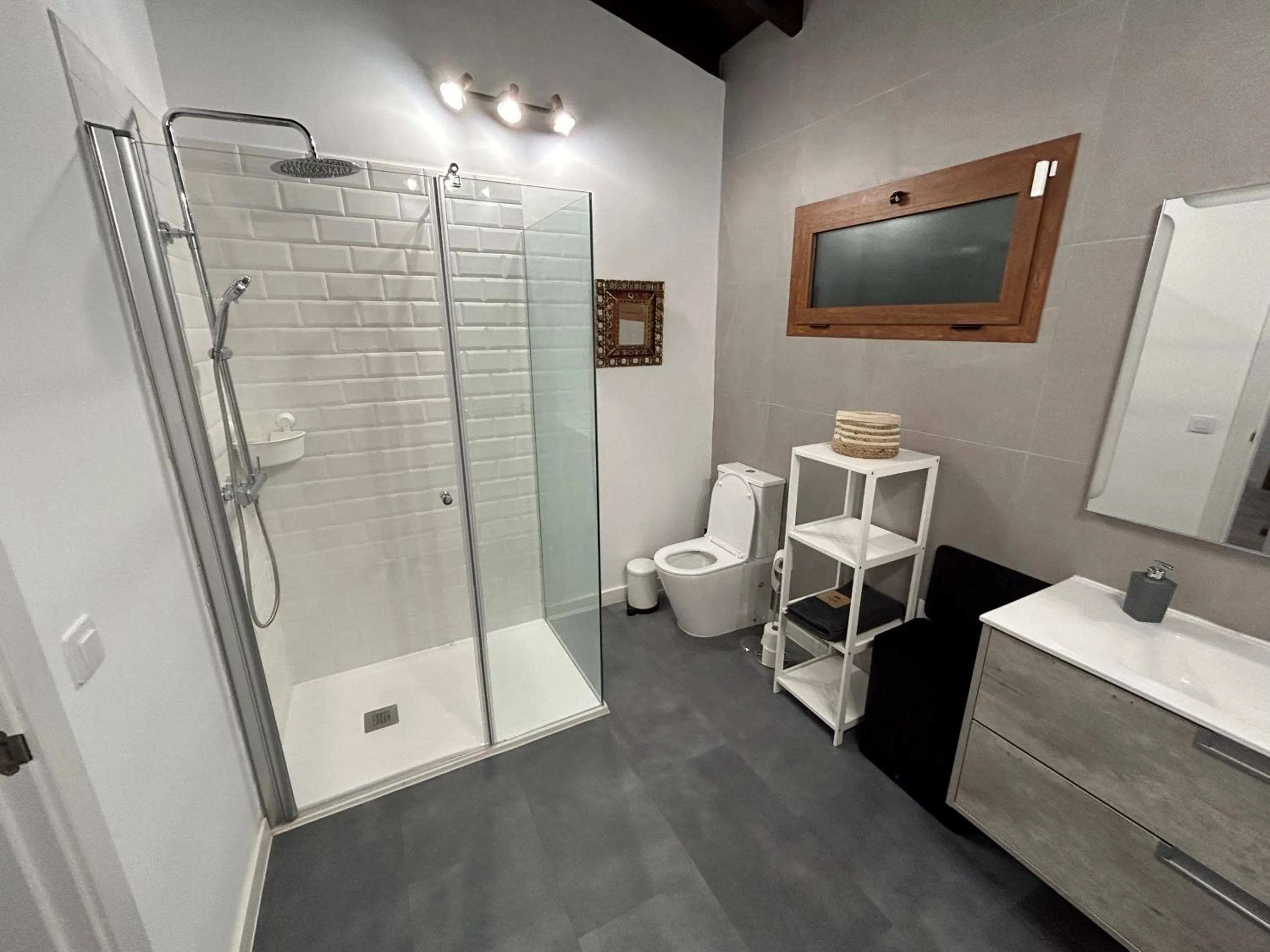 Shower in Hotel Rural Restaurante Mahoh