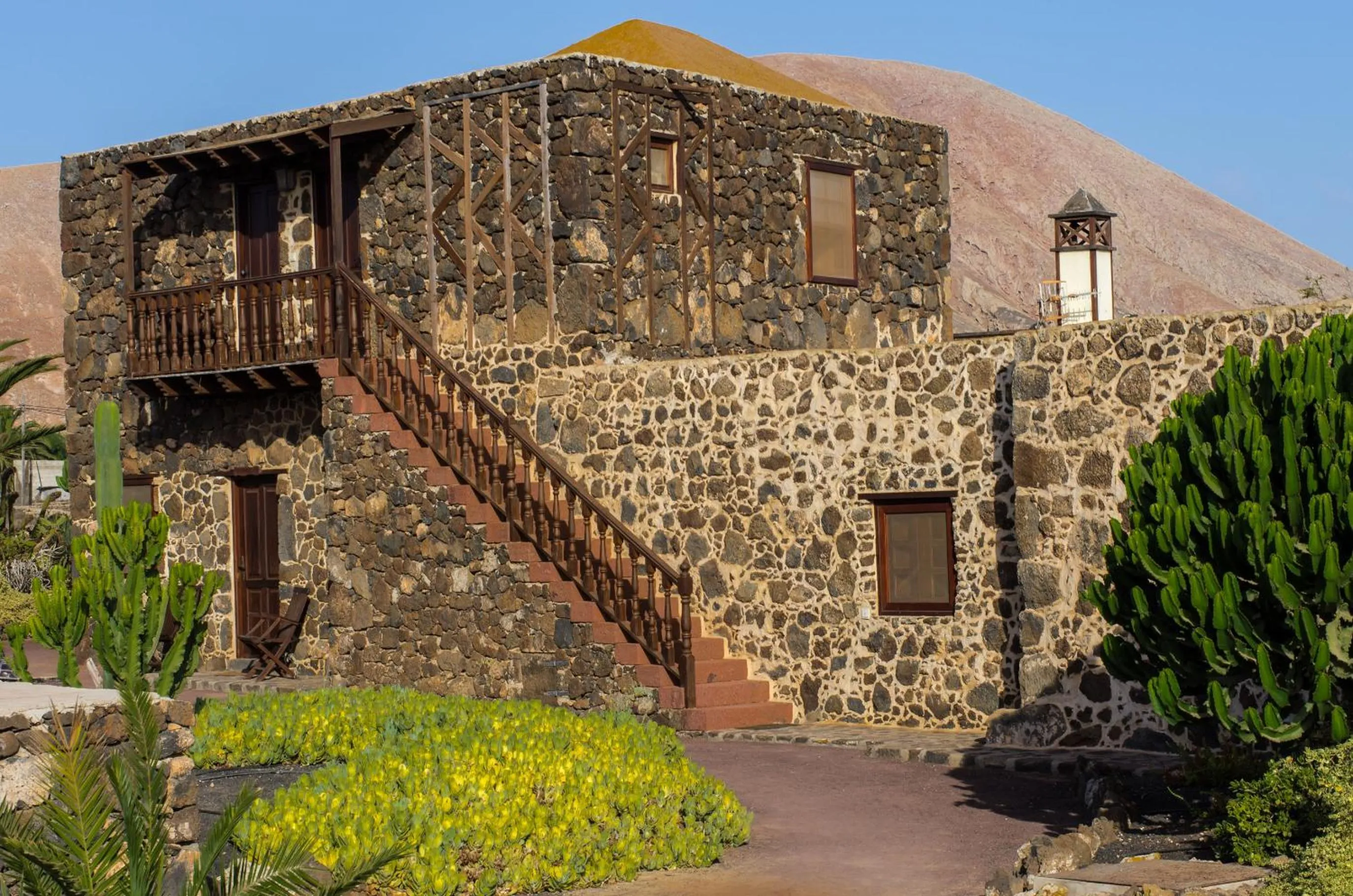 Property building in Hotel Rural Restaurante Mahoh