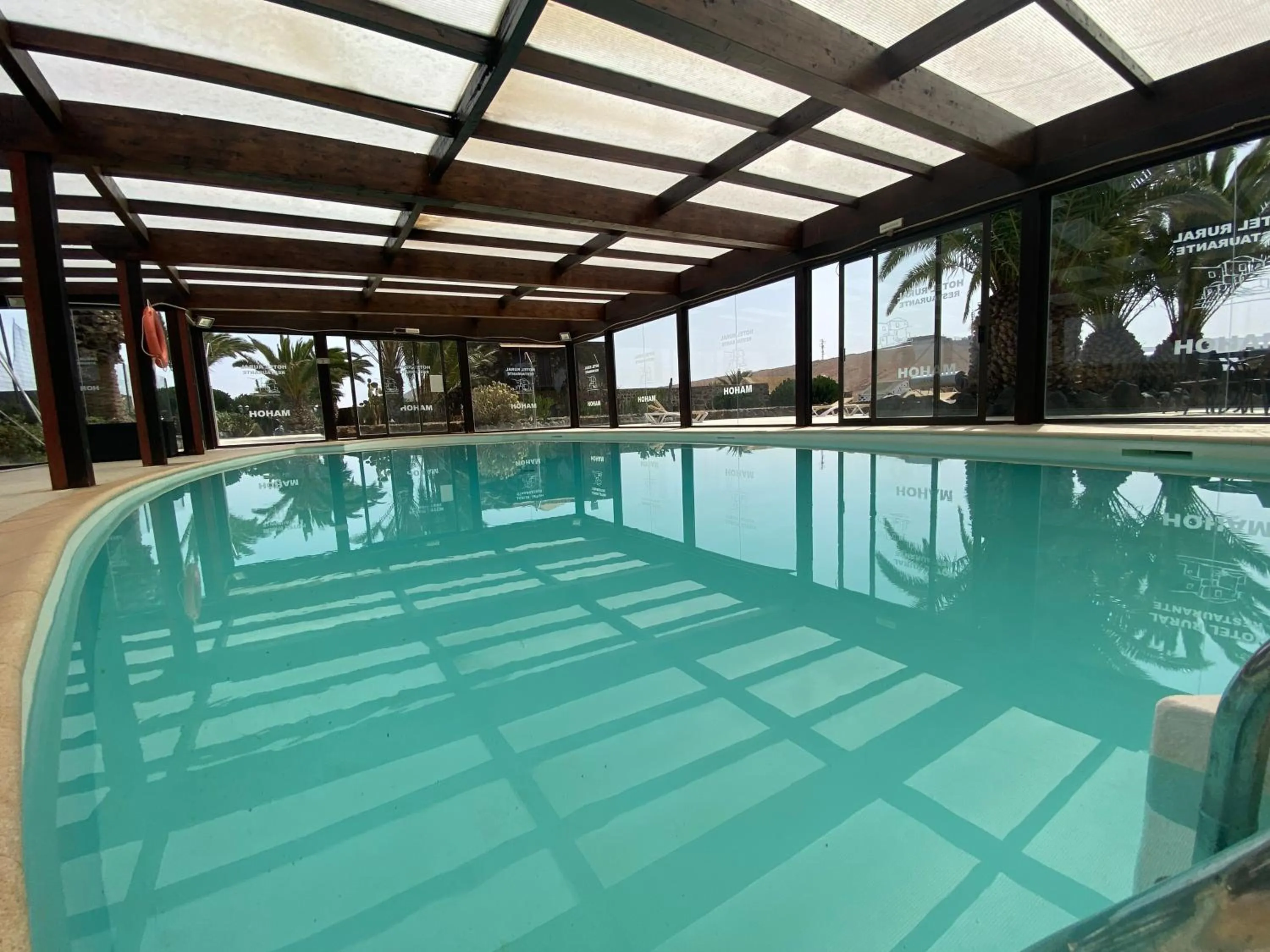 Swimming pool in Hotel Rural Restaurante Mahoh