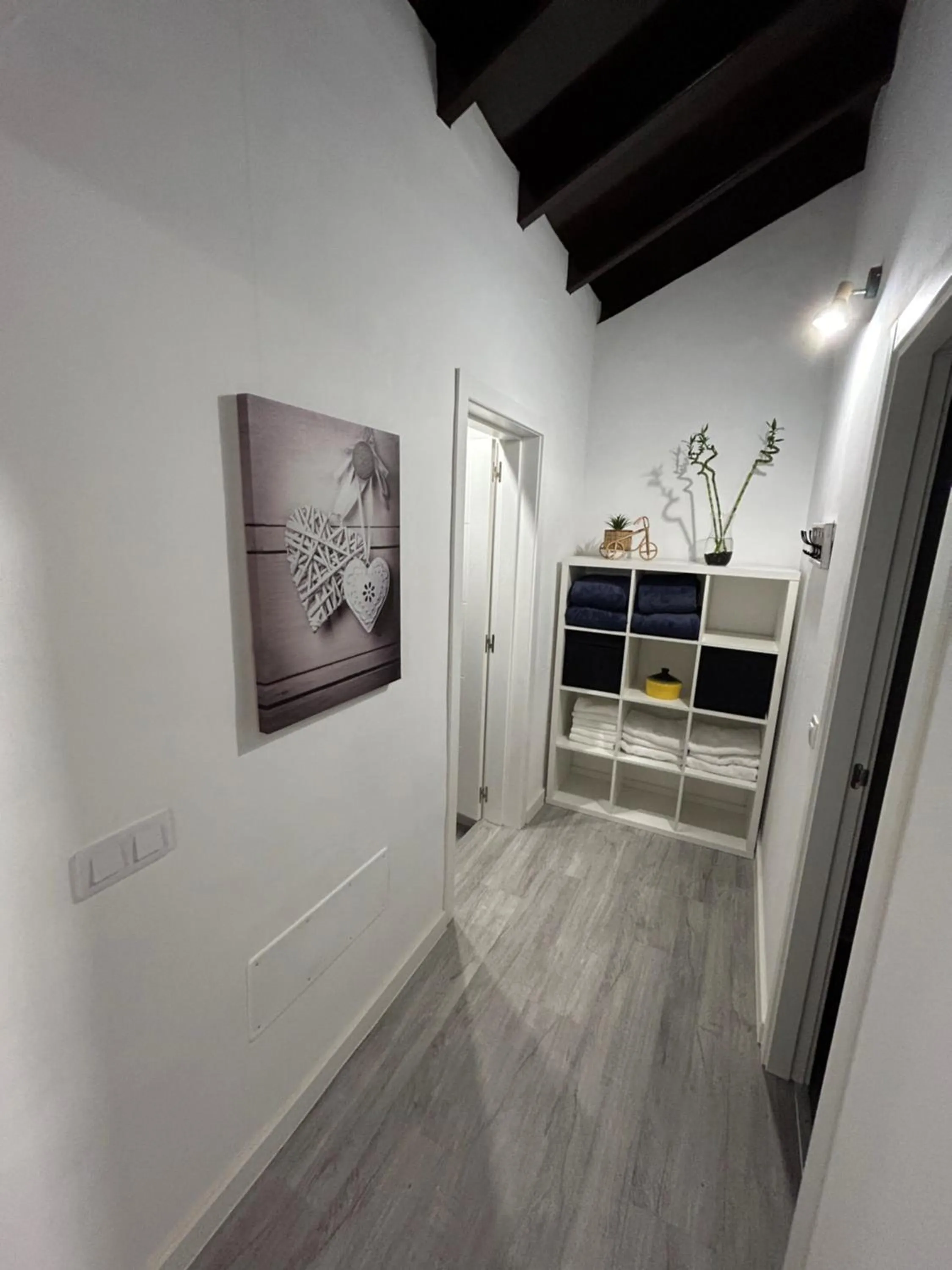 wardrobe, Bed in Hotel Rural Restaurante Mahoh