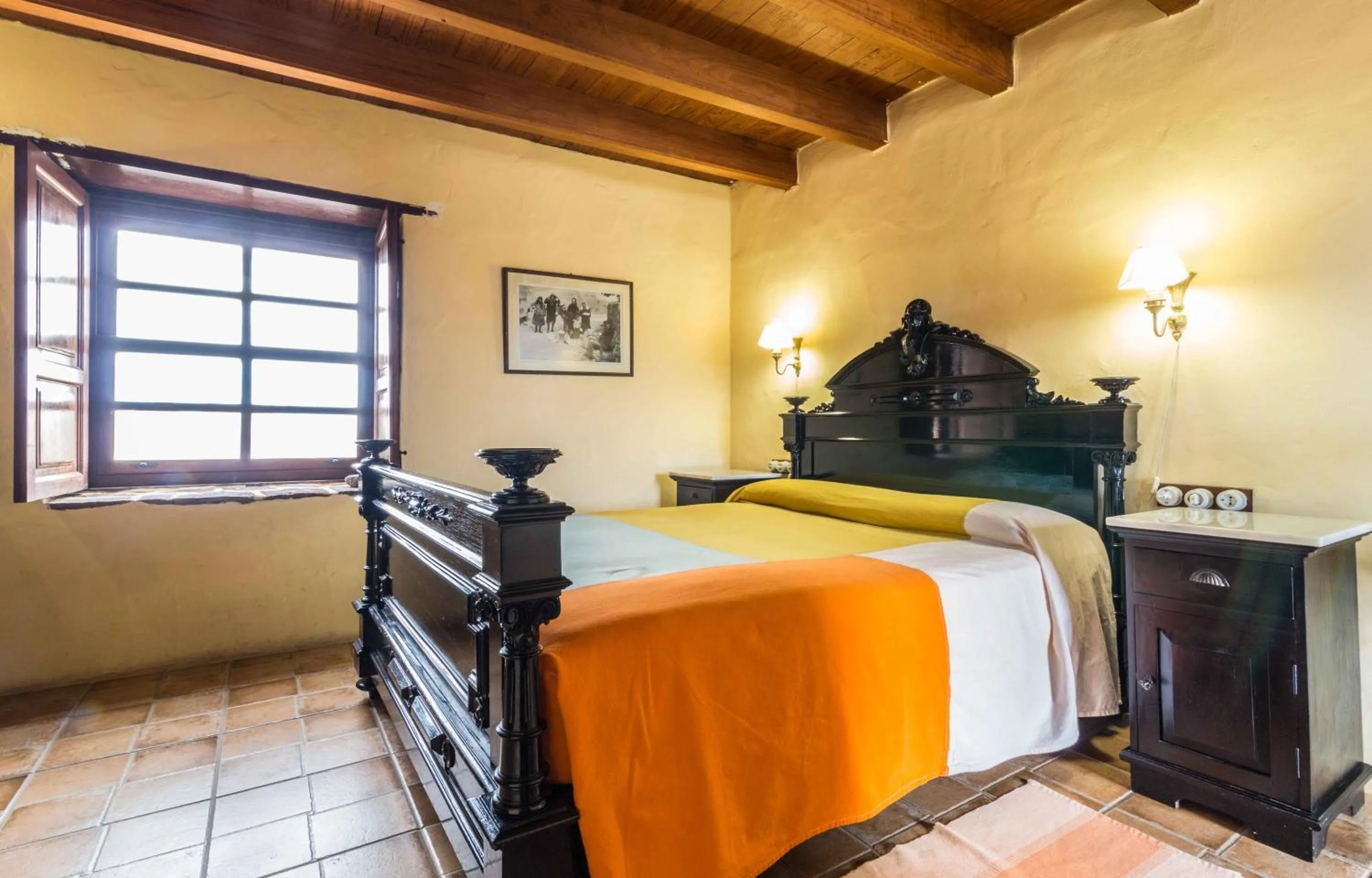 Day, Bed in Hotel Rural Restaurante Mahoh