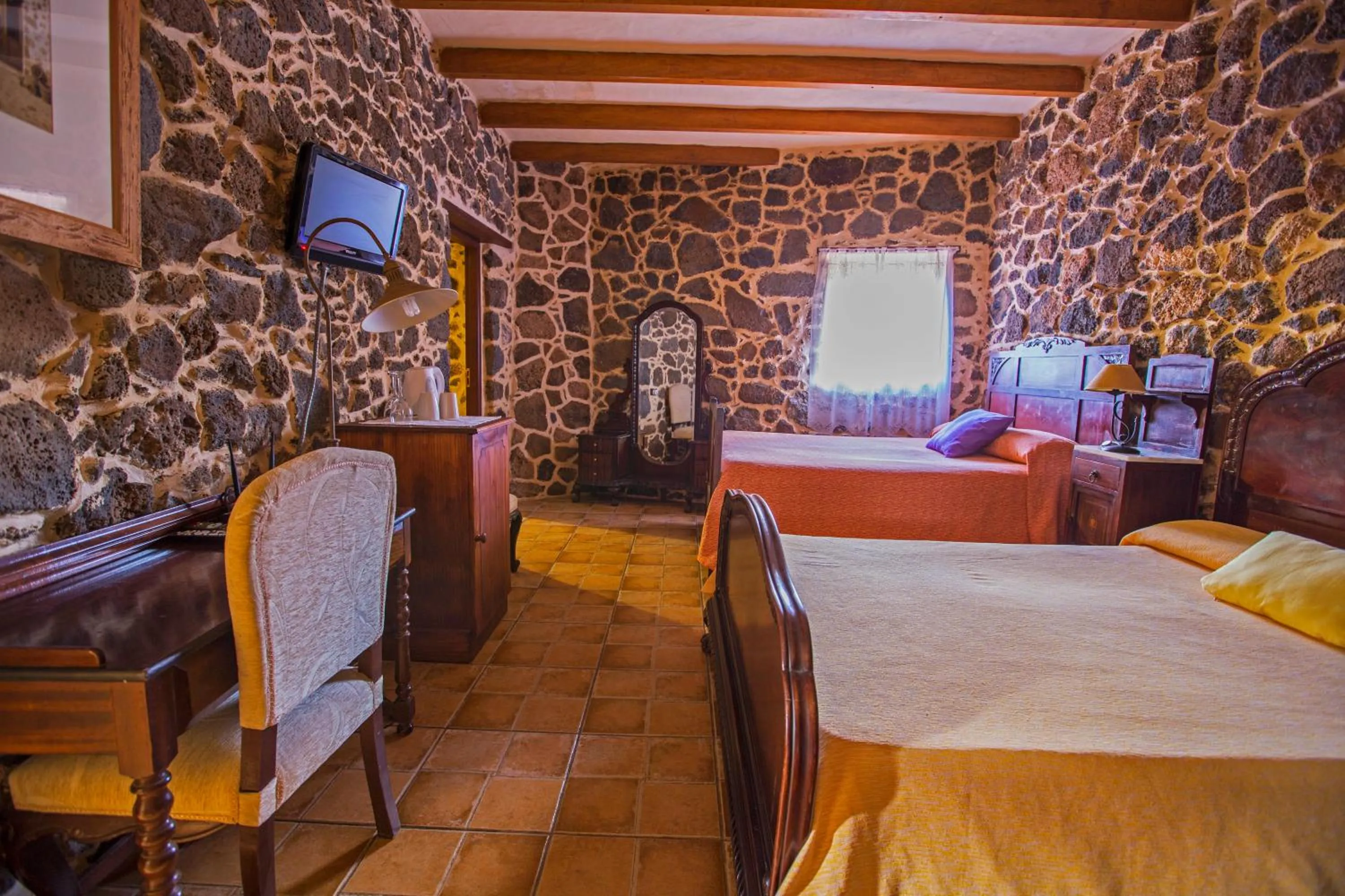 Bed in Hotel Rural Restaurante Mahoh