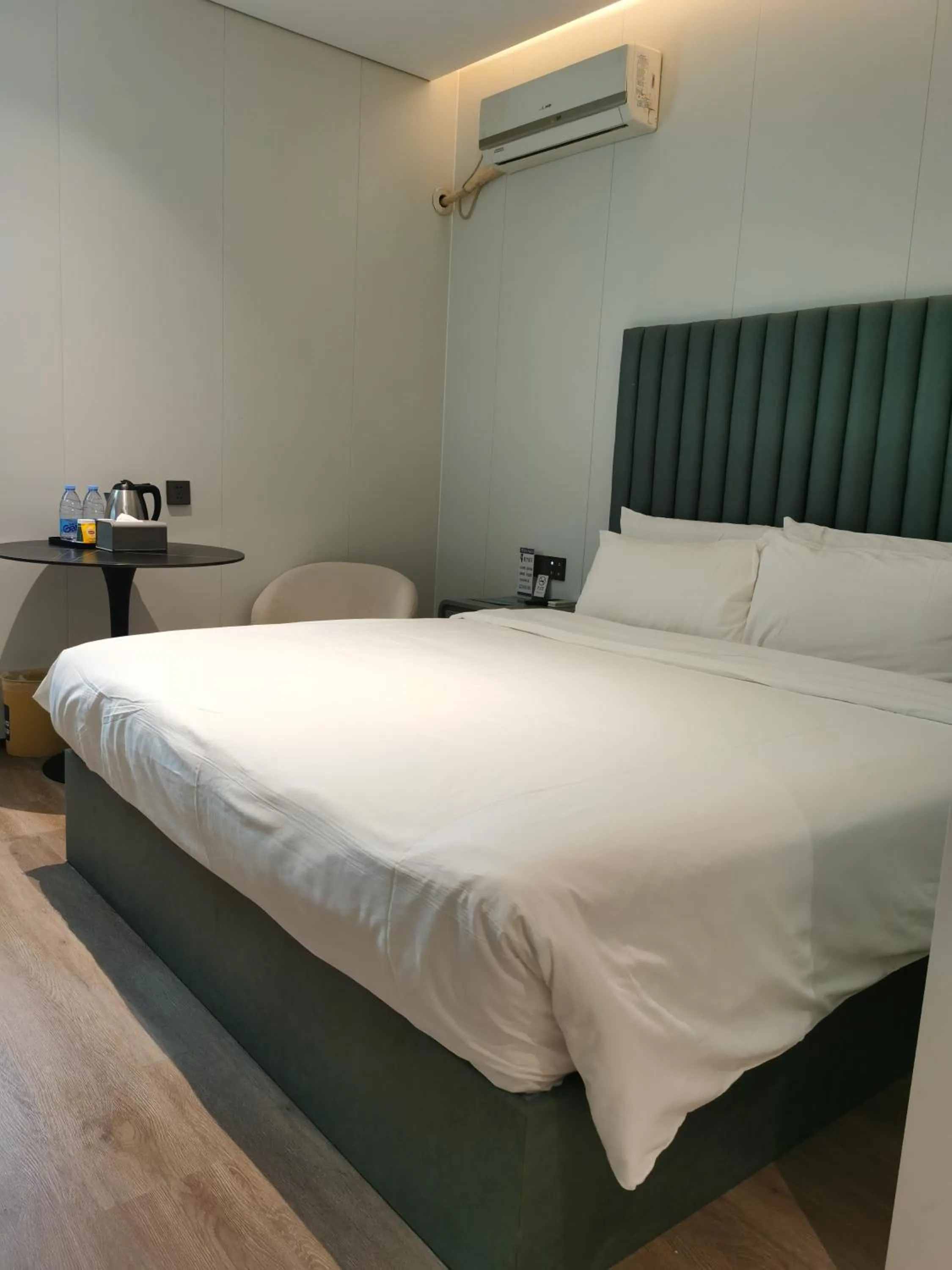 Superior Queen Room in Shanghai Ange Hotel - Next to Longyang Road Subway Station, Near New Internatonal Expo Center