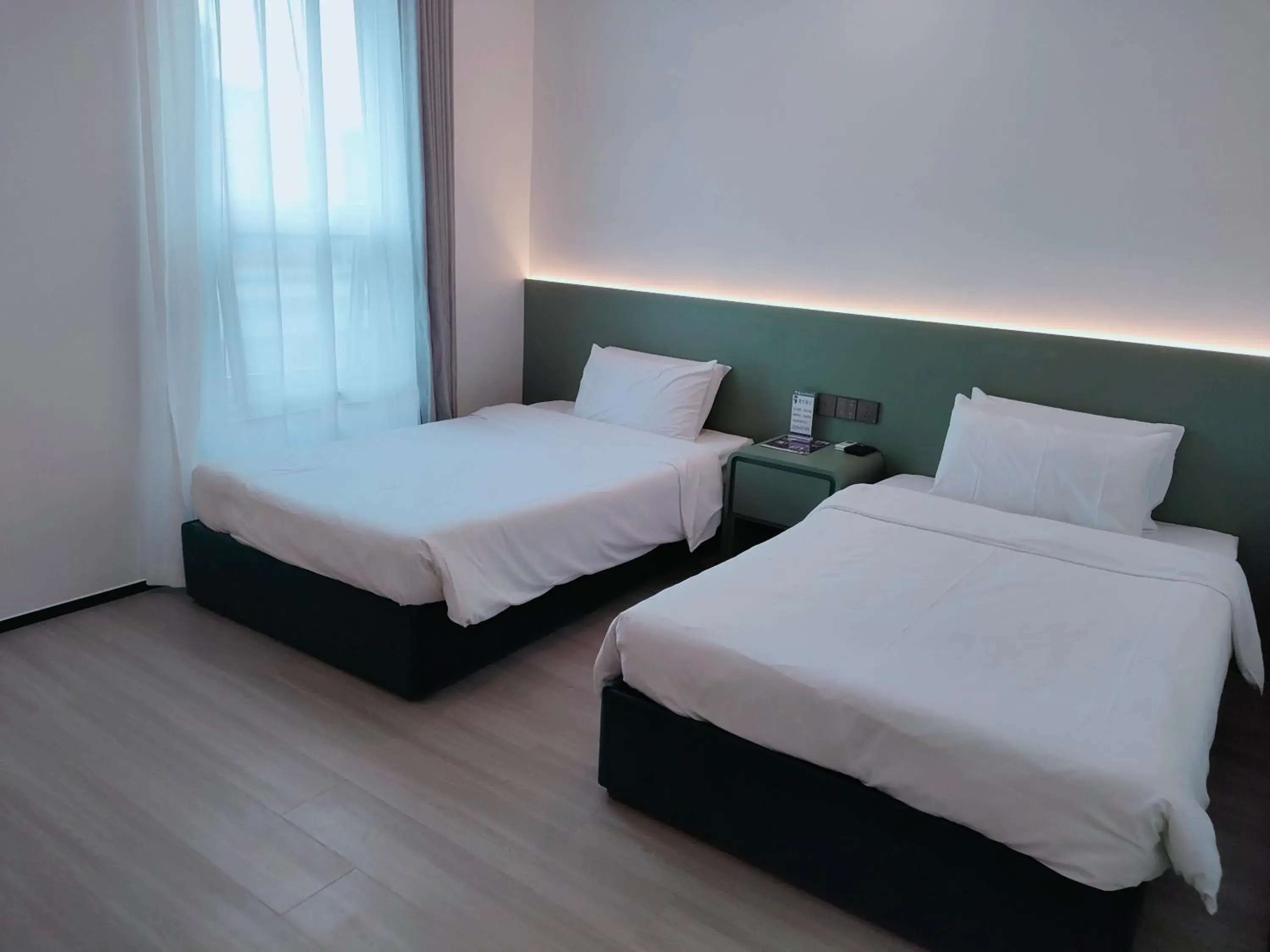 Deluxe Twin Room in Shanghai Ange Hotel - Next to Longyang Road Subway Station, Near New Internatonal Expo Center Deluxe Twin Room in Shanghai Ange Hotel - Next to Longyang Road Subway Station, Near New Internatonal Expo Center