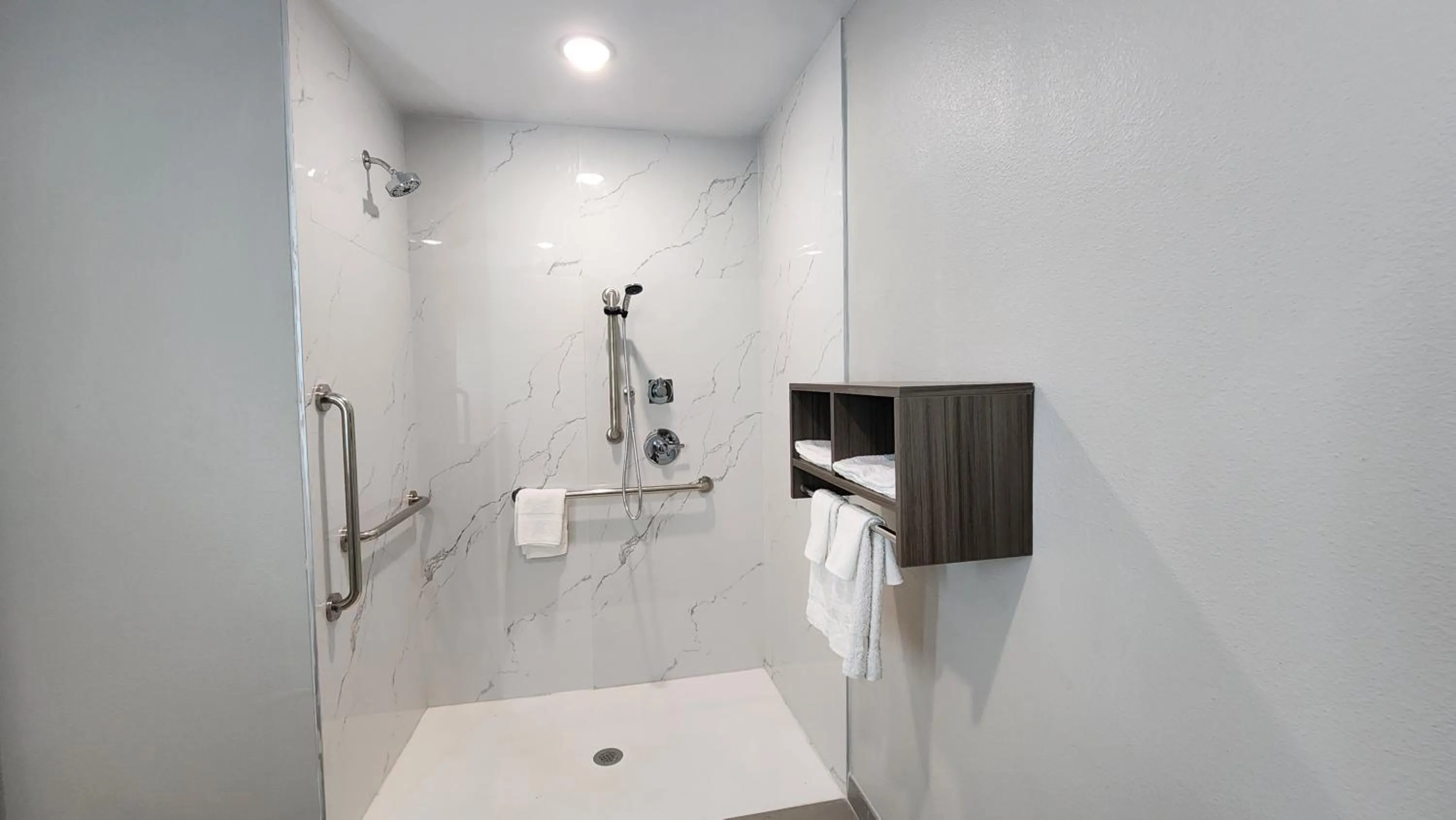 Shower in Hotel Park Place