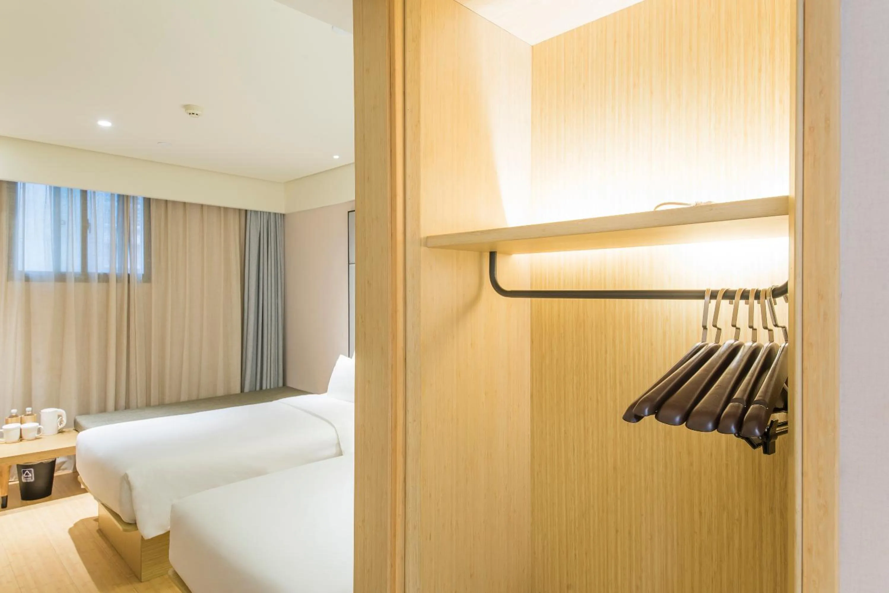 Bed in Ji Hotel Shanghai The Bund Shandong Middle Road