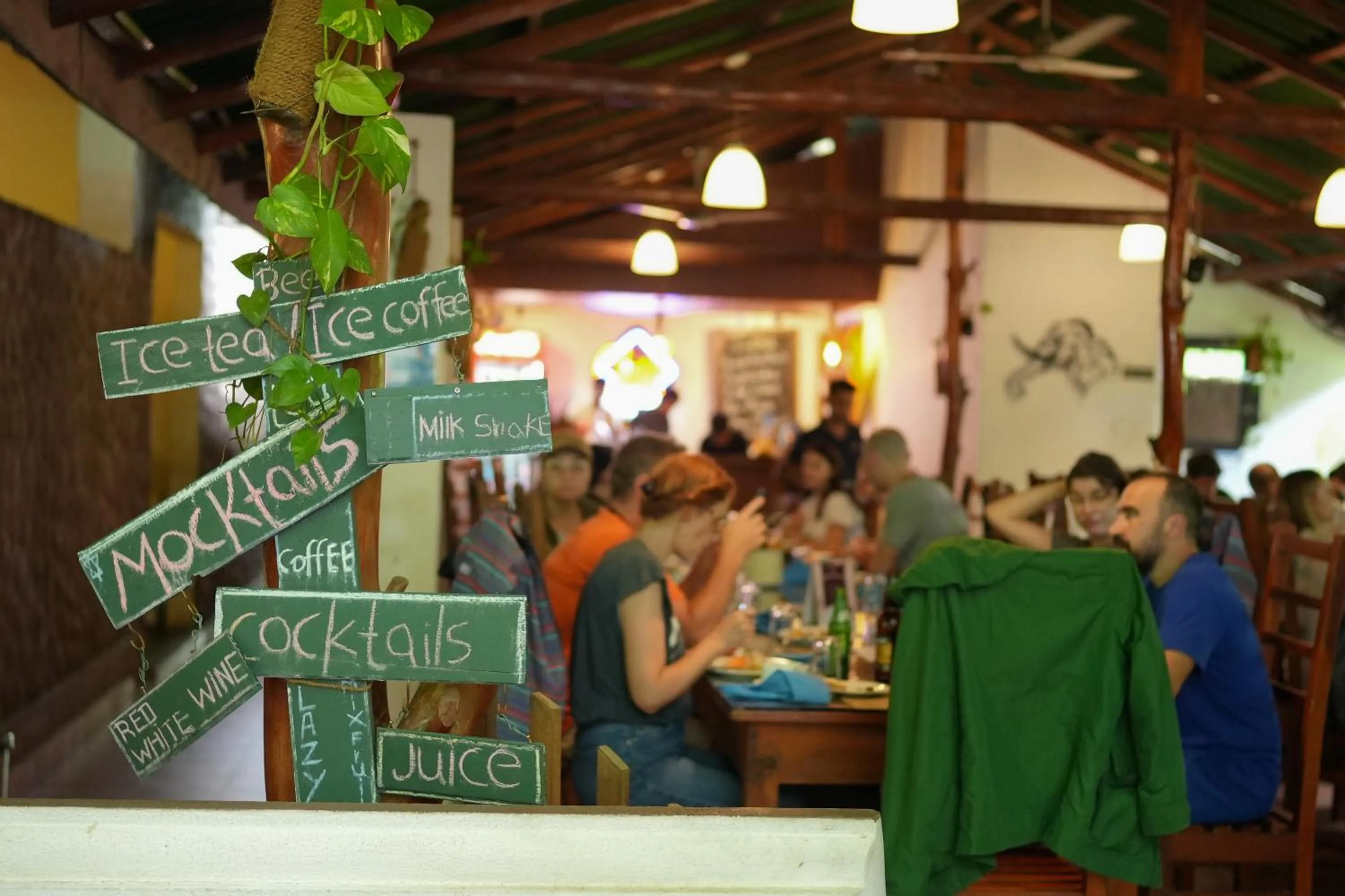 Restaurant/places to eat in Hotel Athgira