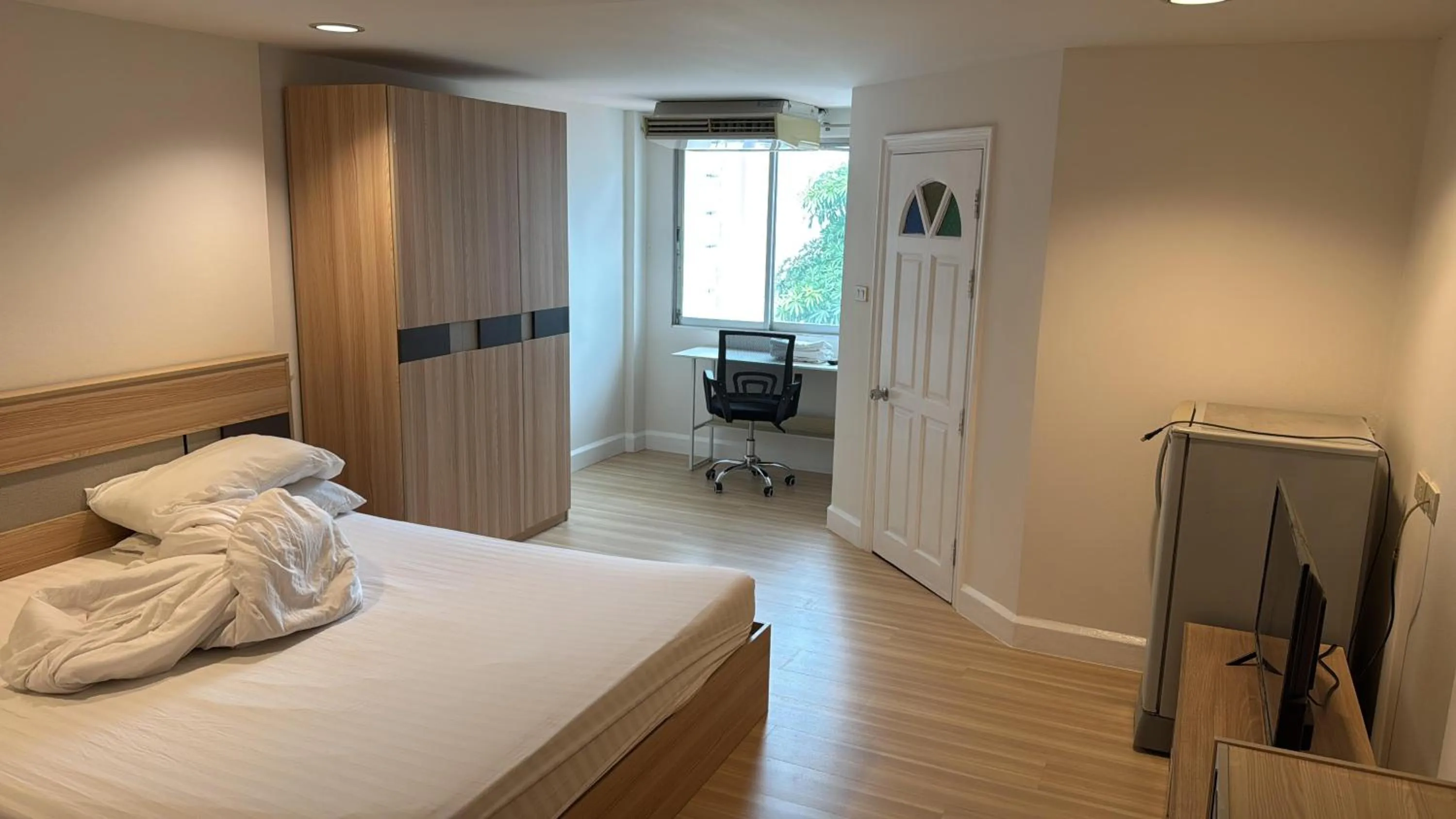 Photo of the whole room, Bed in Blue Horizon