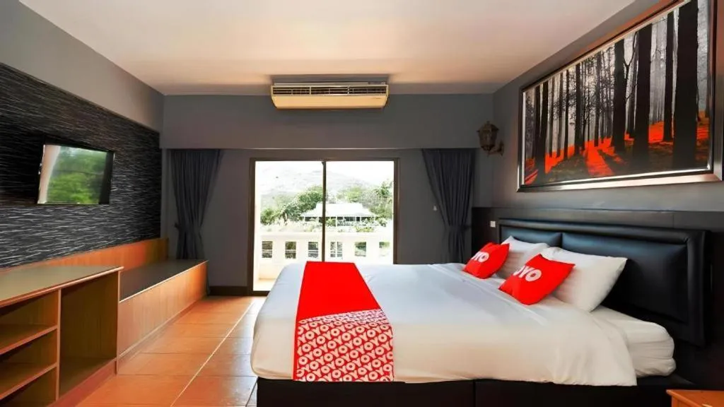 Photo of the whole room, Bed in Blue Horizon