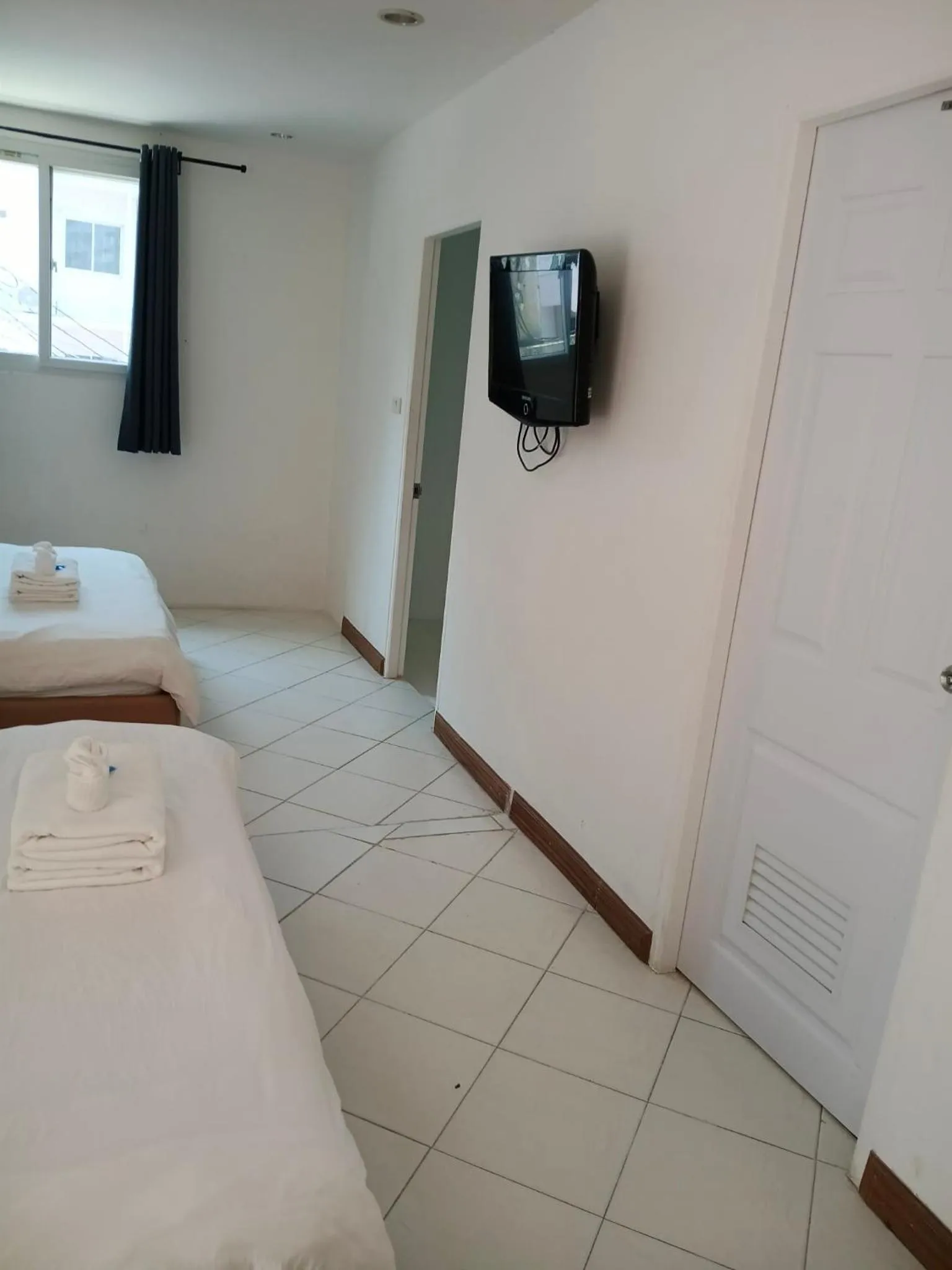 Photo of the whole room, Bed in Blue Horizon