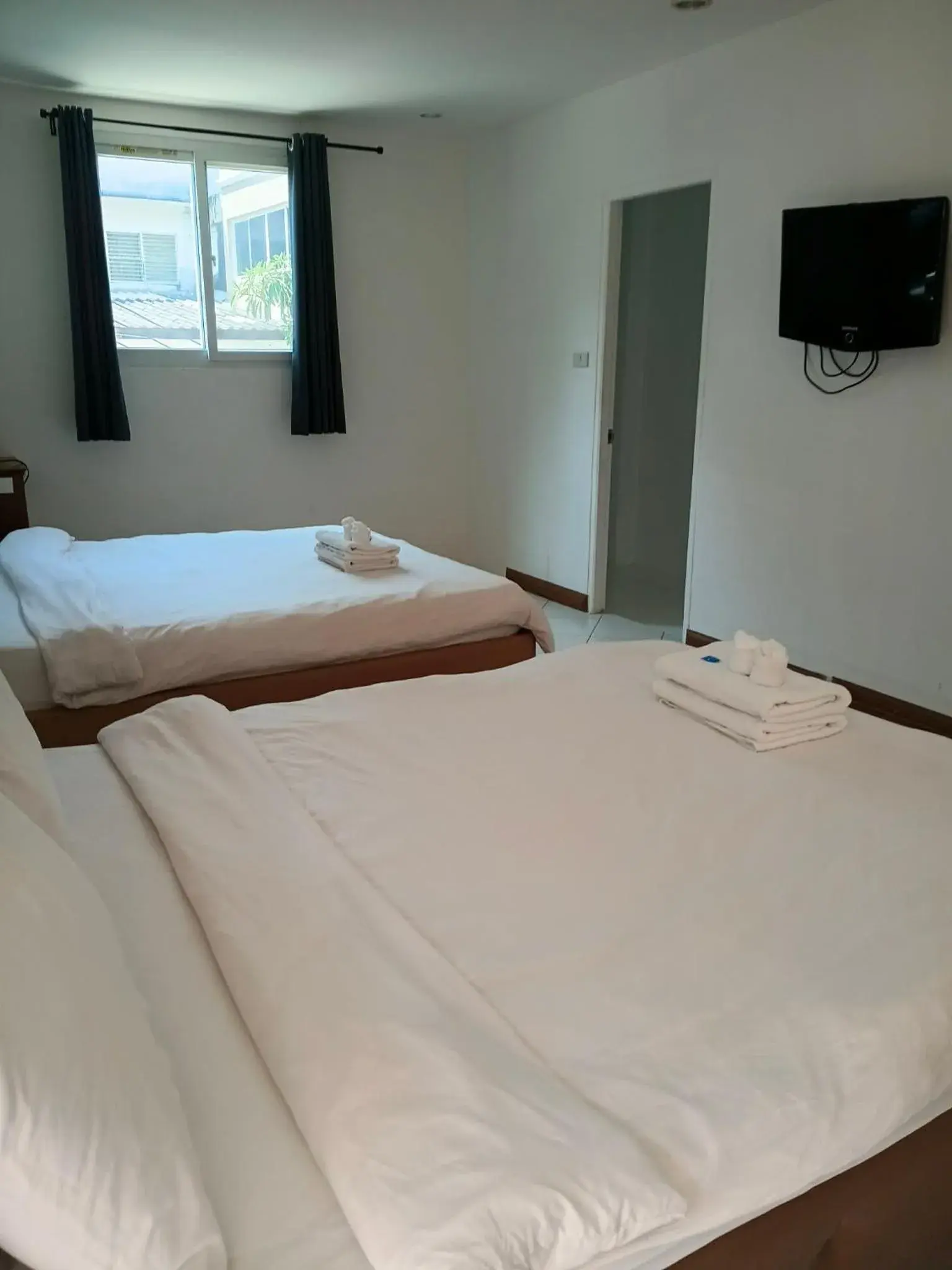 Budget Twin Room in Blue Horizon Budget Twin Room in Blue Horizon