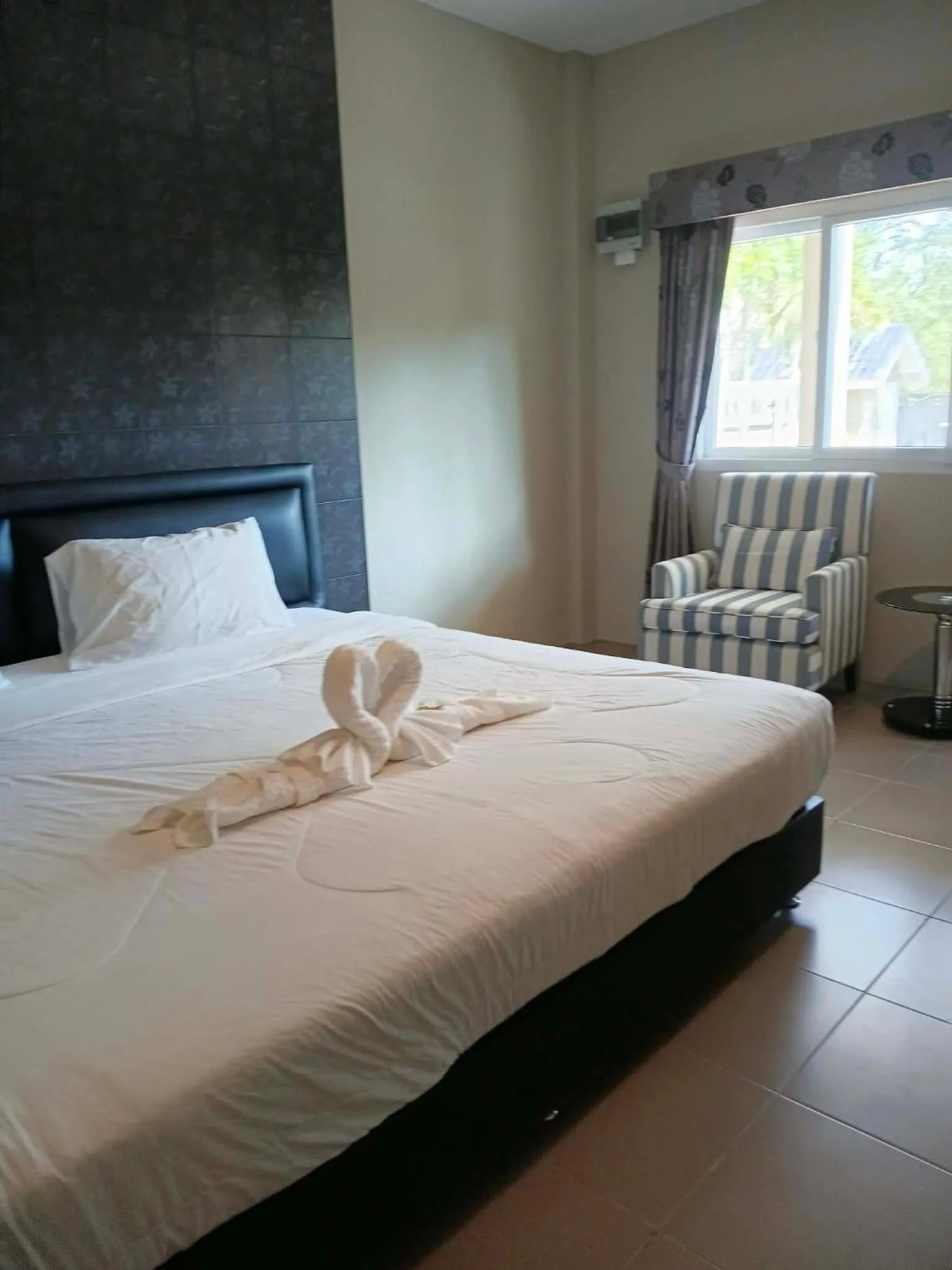 Photo of the whole room, Bed in Blue Horizon