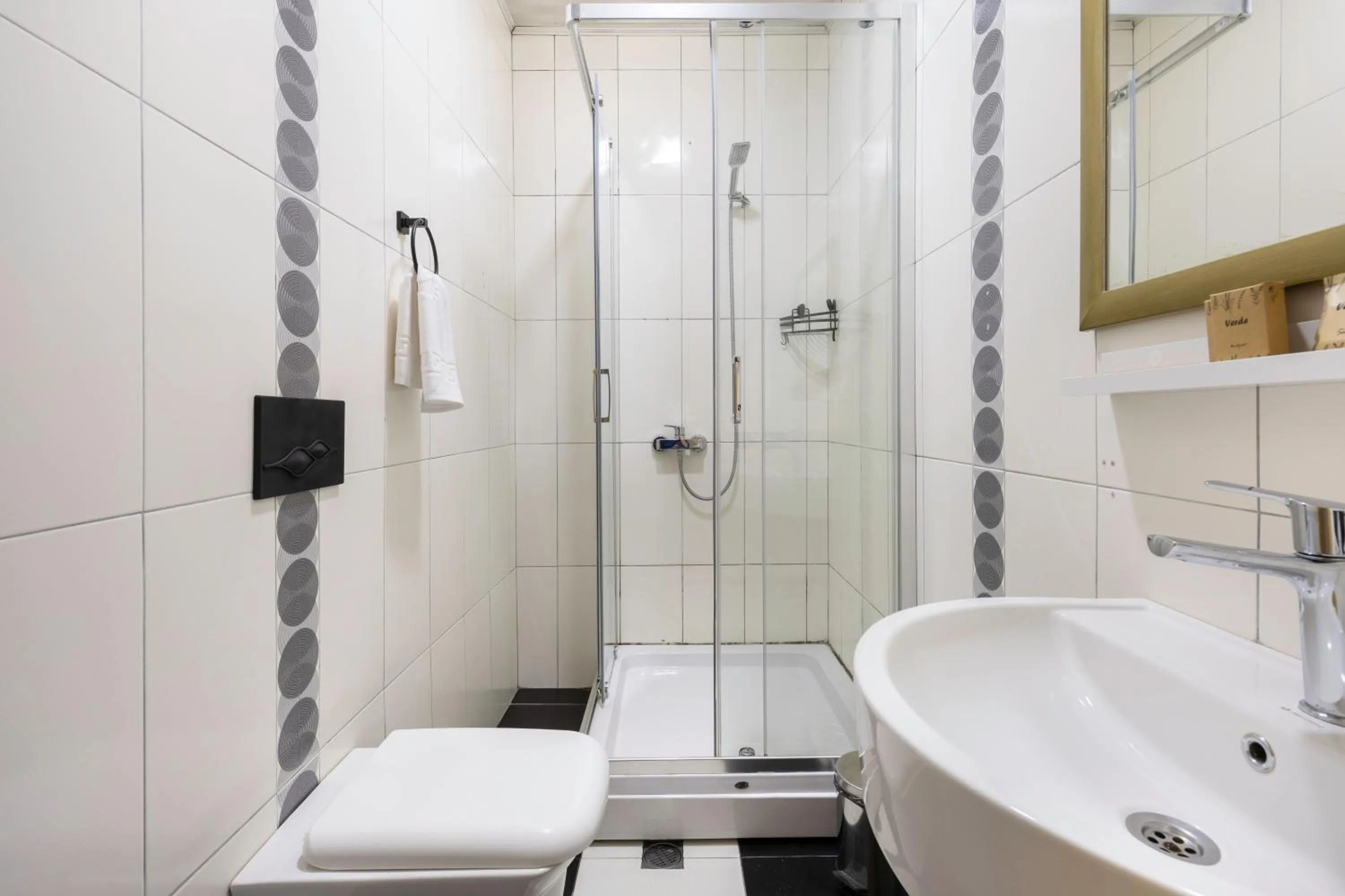 Shower in Acord Hotel & Balcony