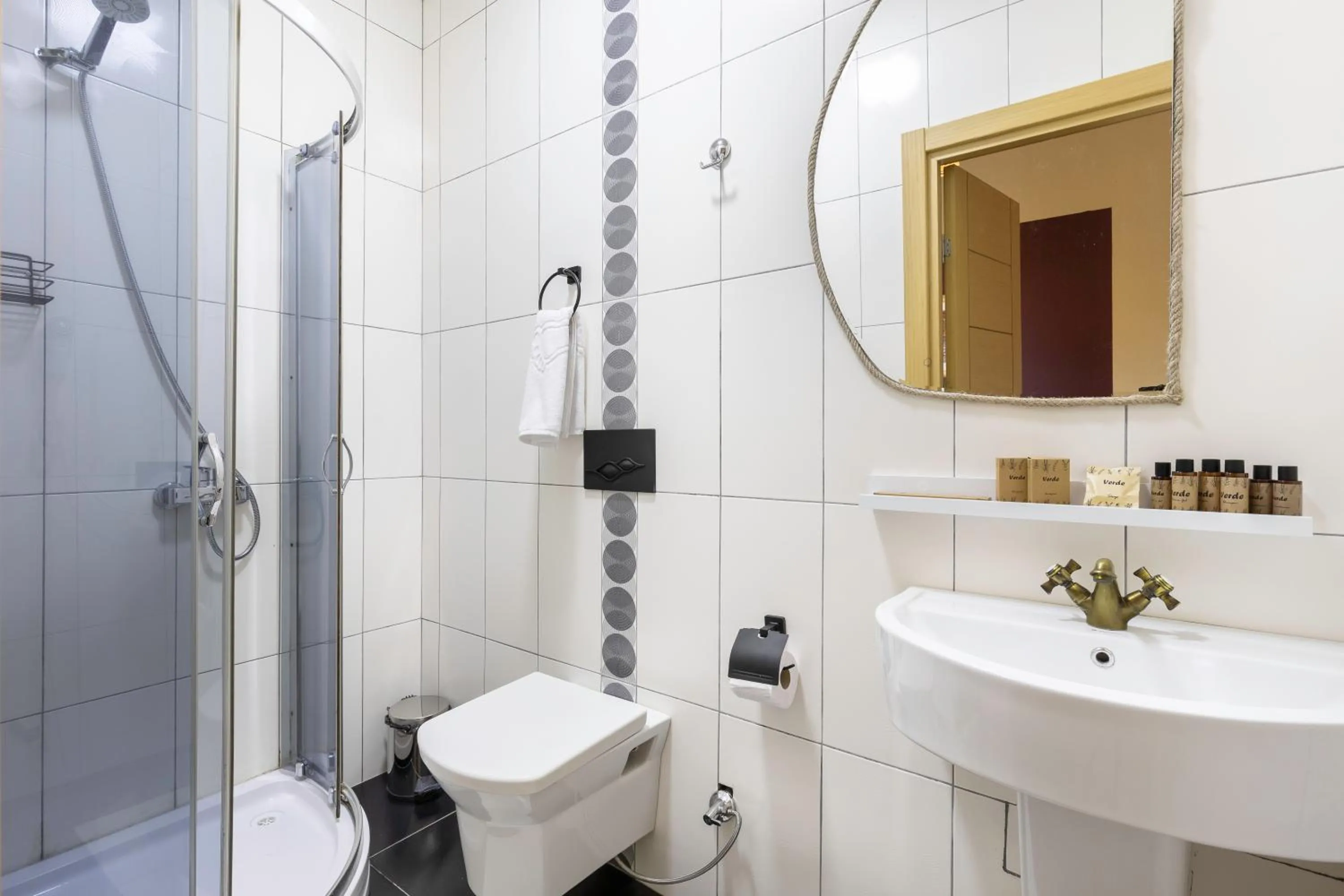 Shower in Acord Hotel & Balcony