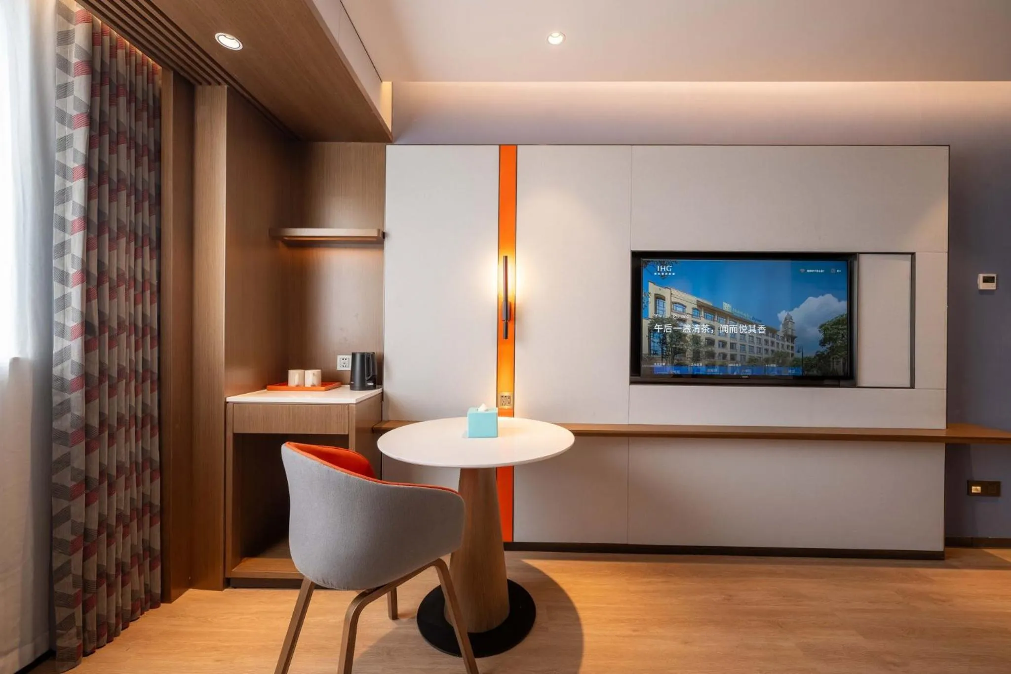 Photo of the whole room in Holiday Inn Express Shanghai Pujiang Lianhang Road by IHG