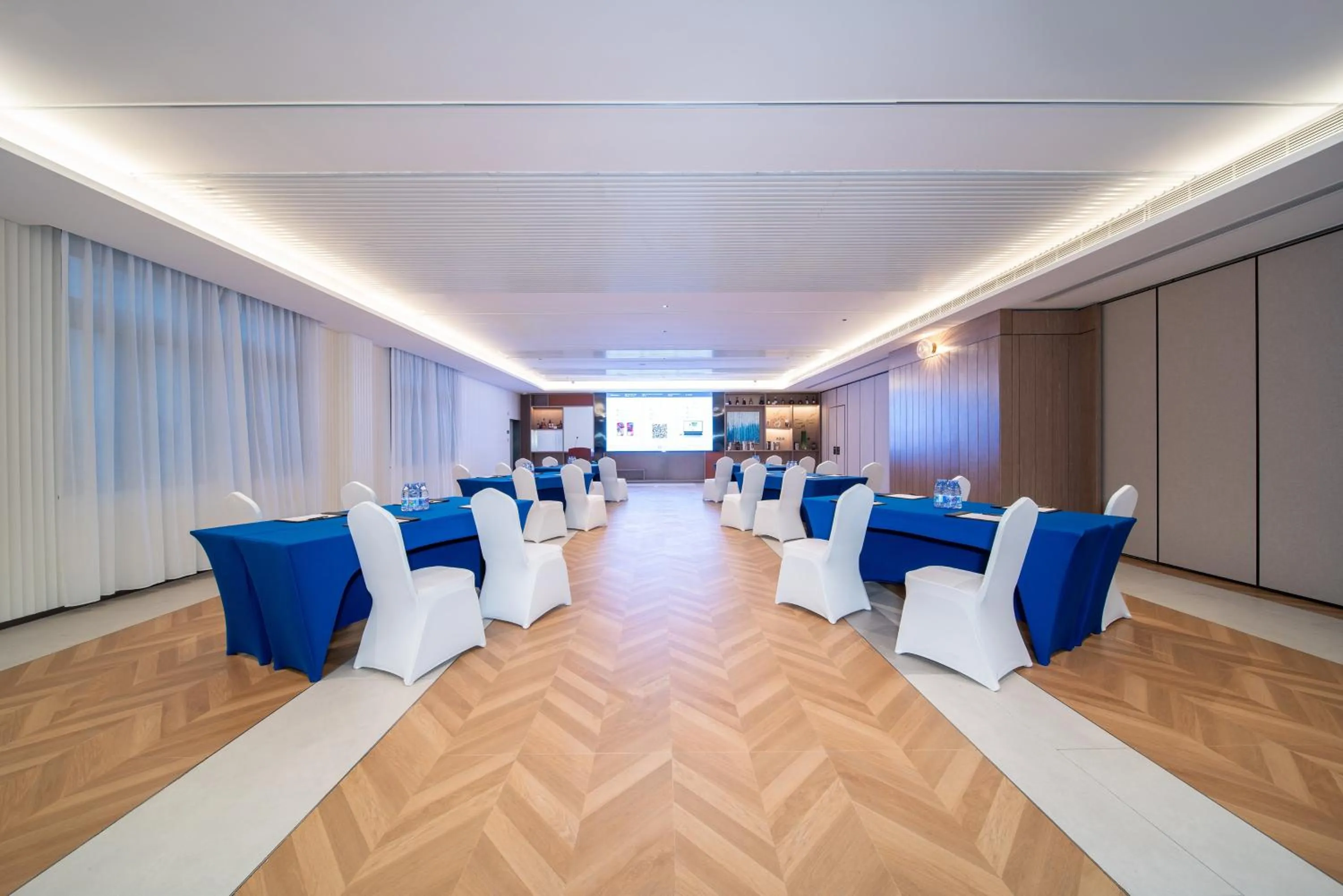 Meeting/conference room in Holiday Inn Express Shanghai Pujiang Lianhang Road by IHG