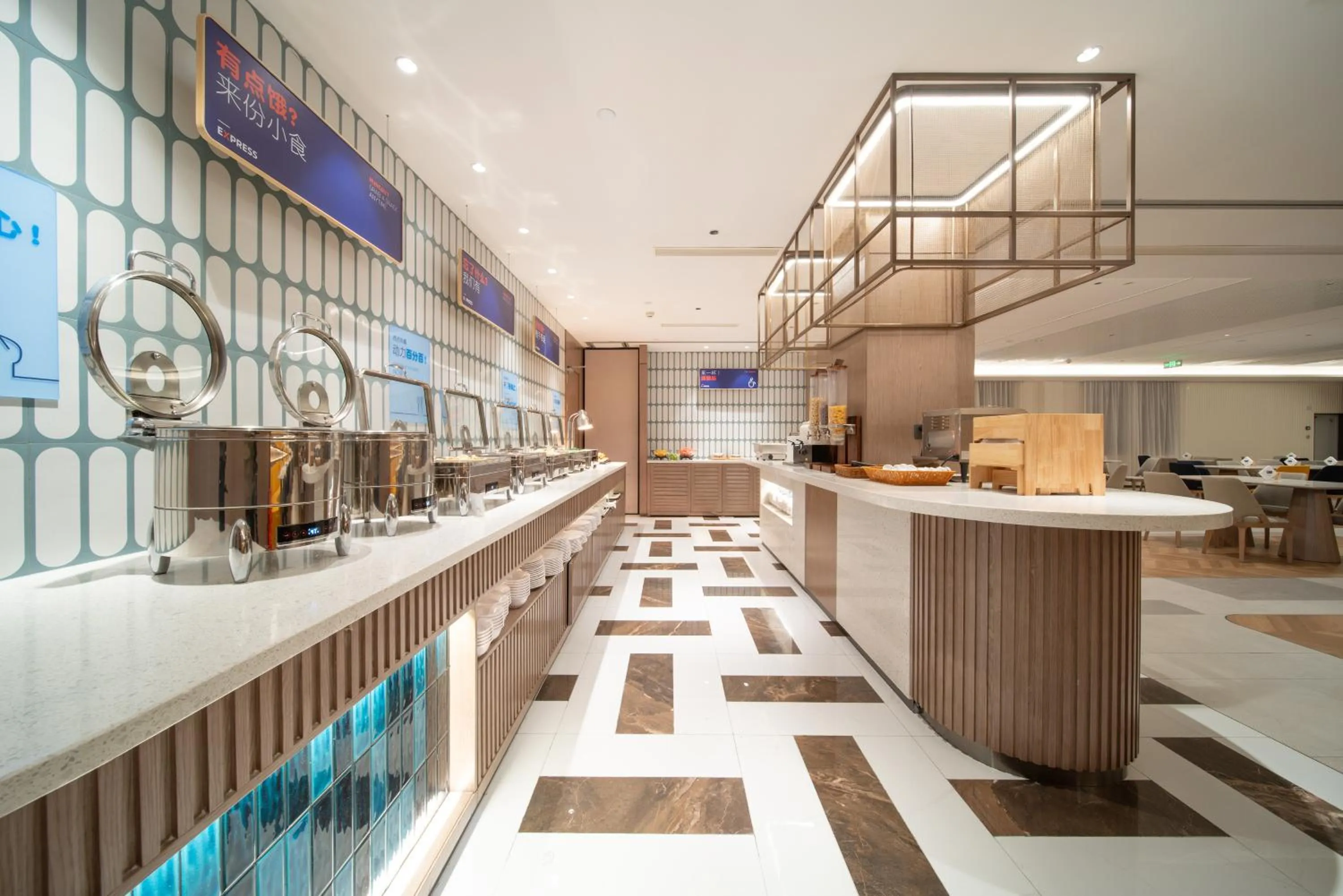 Restaurant/places to eat in Holiday Inn Express Shanghai Pujiang Lianhang Road by IHG
