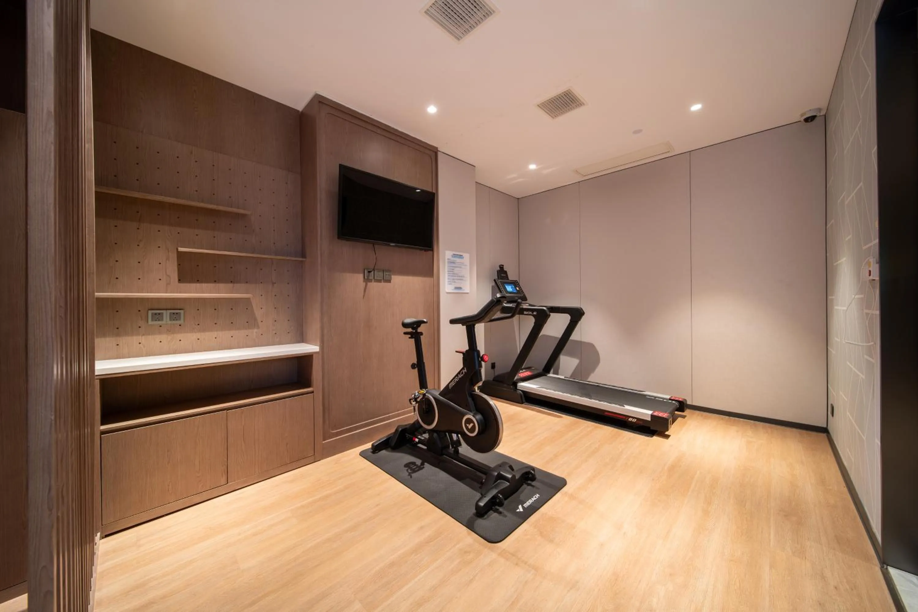 Fitness centre/facilities in Holiday Inn Express Shanghai Pujiang Lianhang Road by IHG