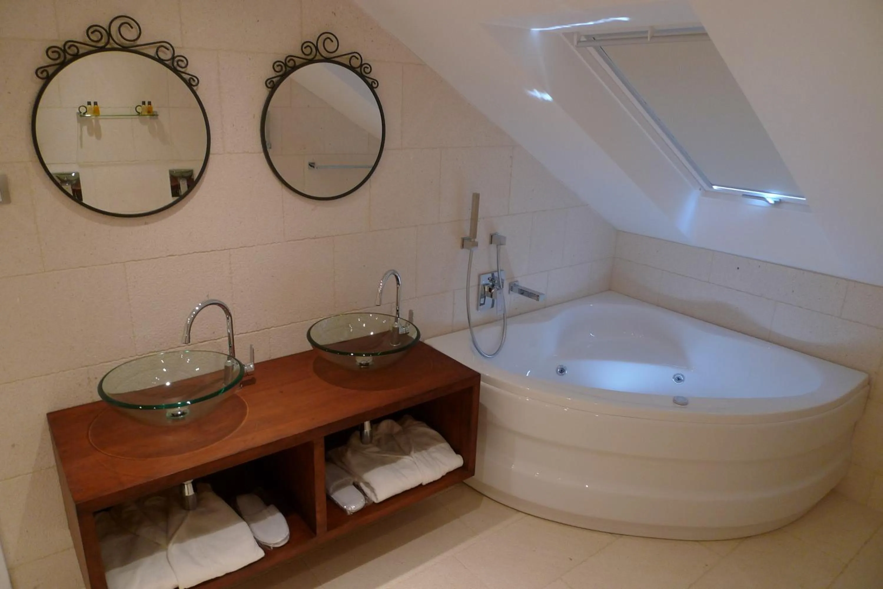 Bathroom in San Teodoro