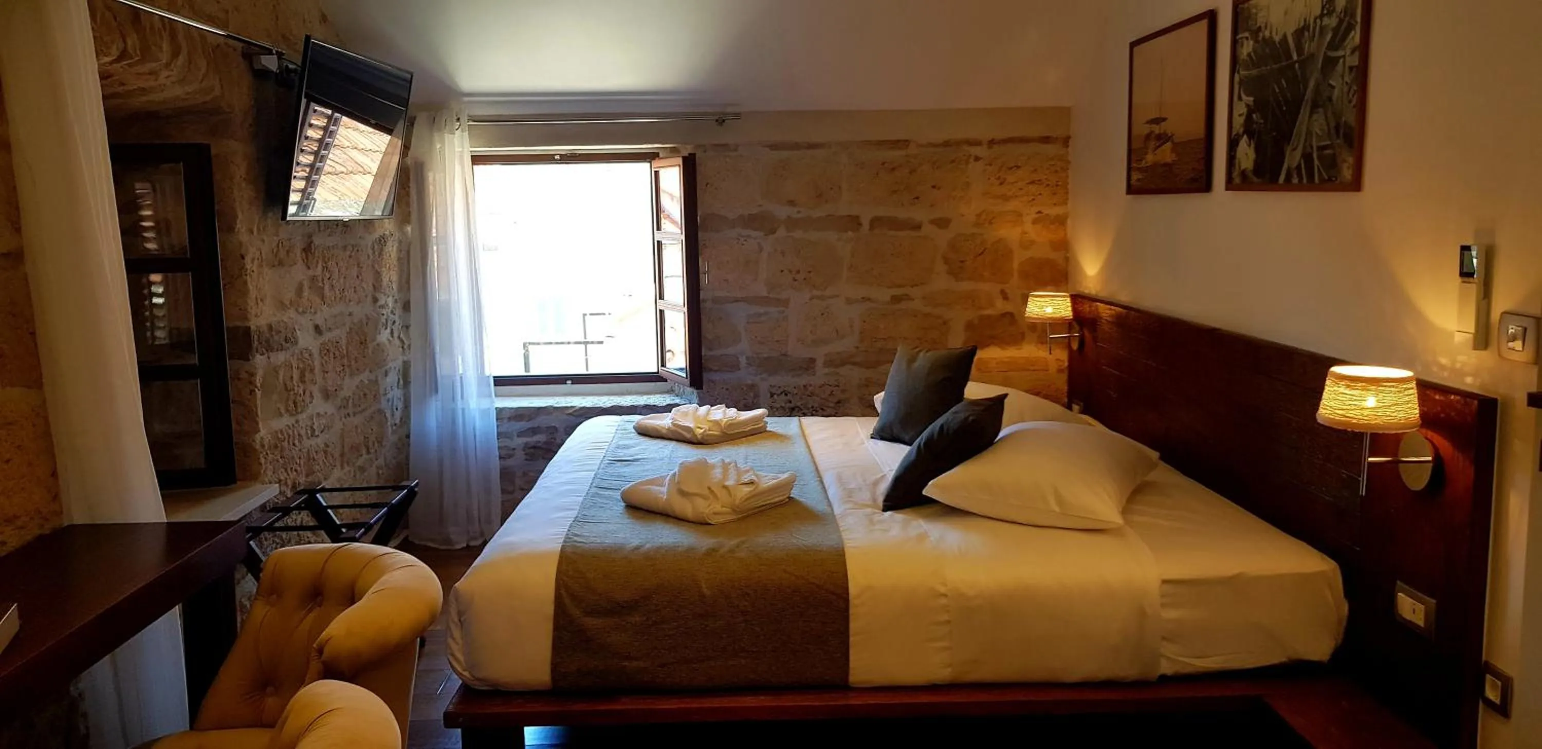 Photo of the whole room, Bed in San Teodoro