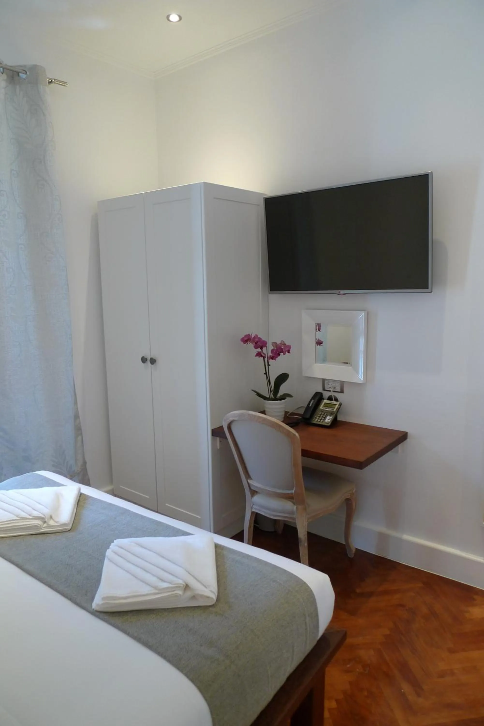 Decorative detail, Bed in San Teodoro