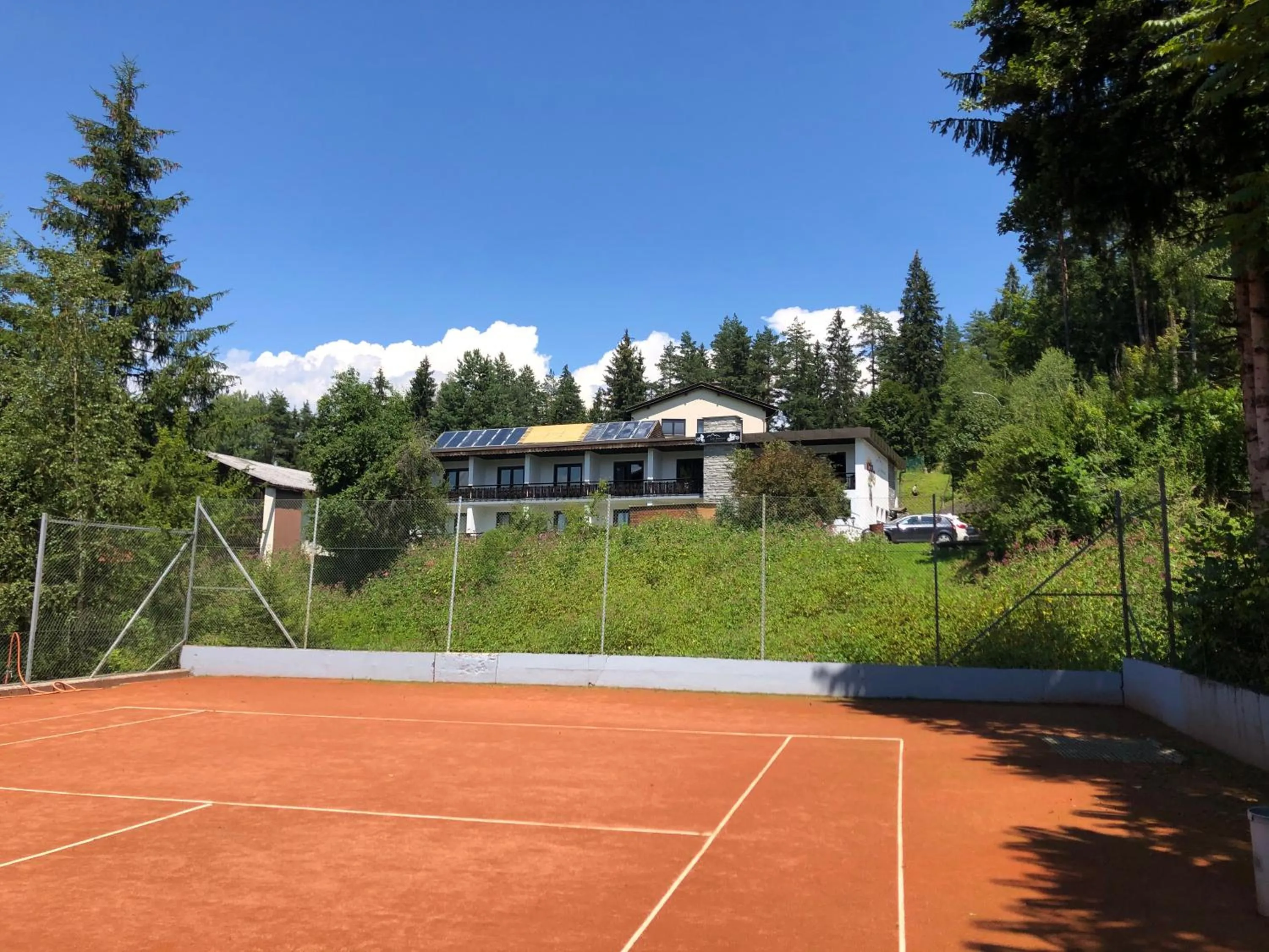 Tennis court in La Irmania Pension