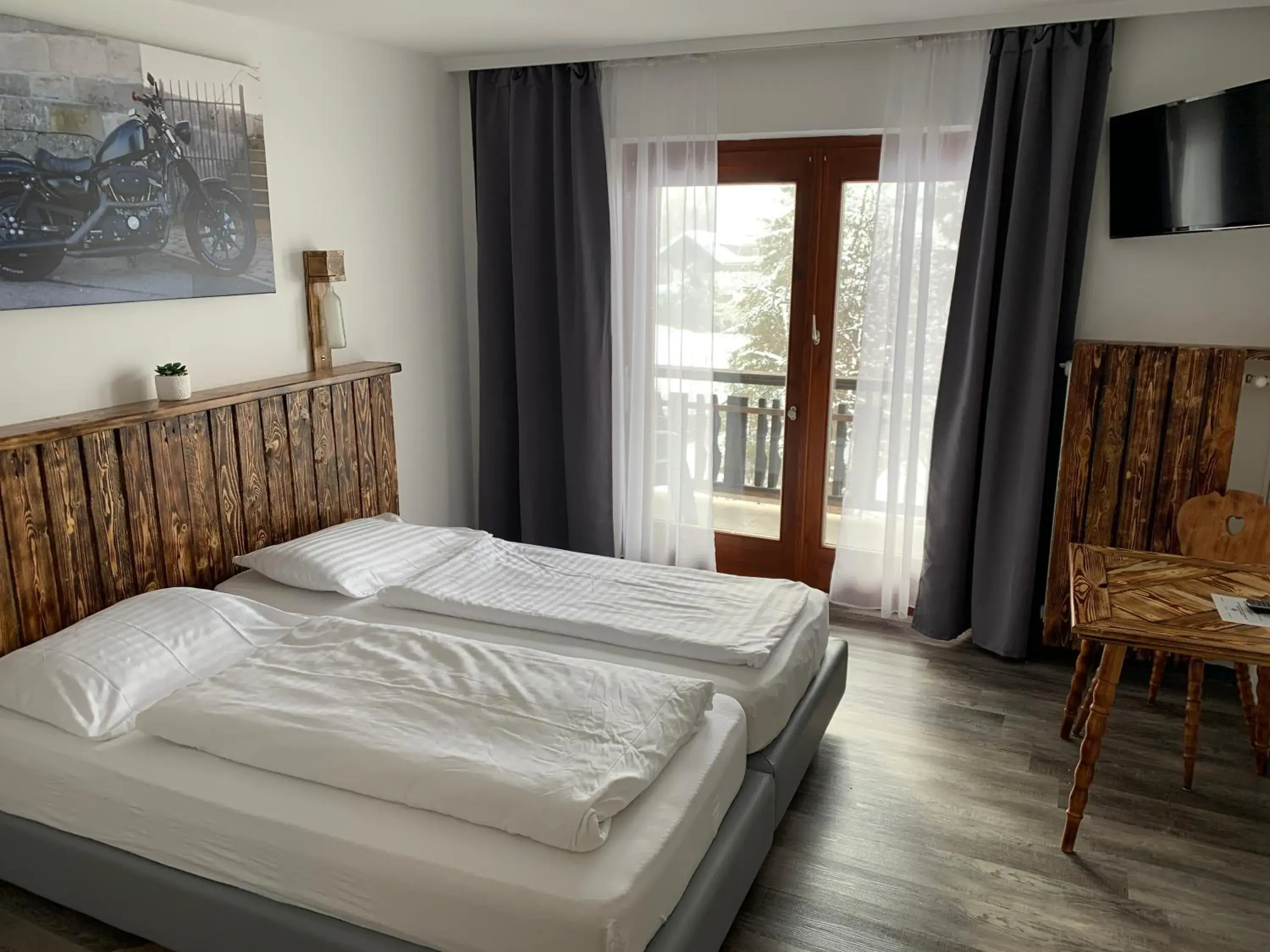 Double Room with Mountain View in La Irmania Pension Double Room with Mountain View in La Irmania Pension