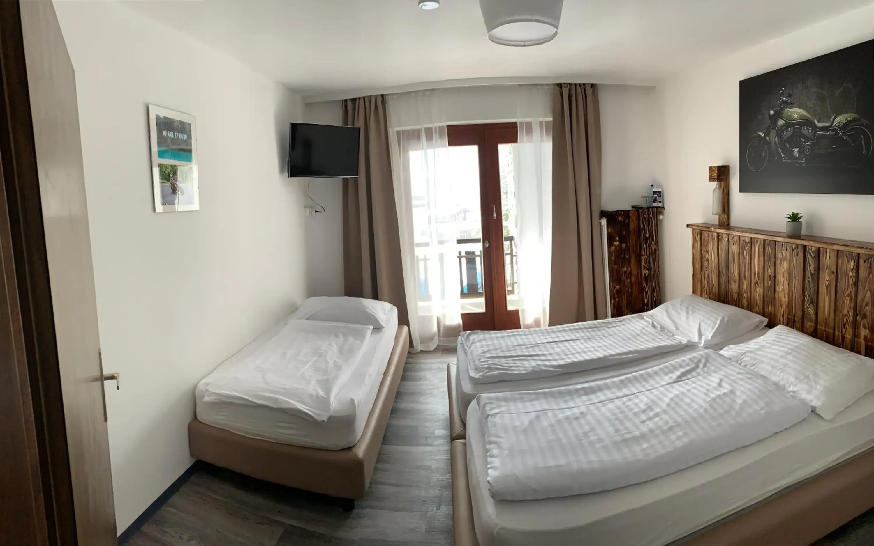 Comfort Triple Room in La Irmania Pension Comfort Triple Room in La Irmania Pension