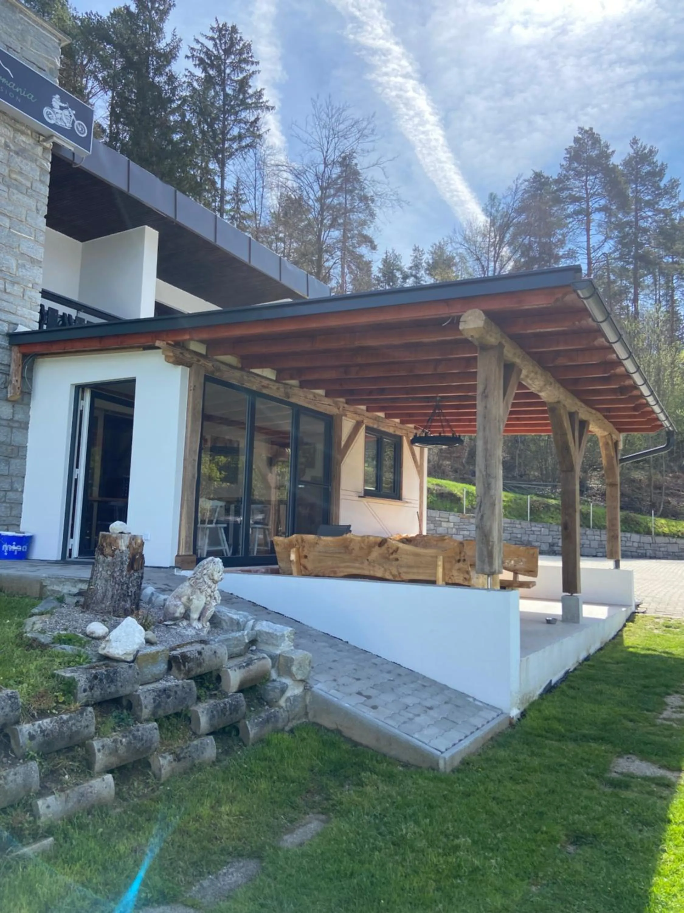 Property building in La Irmania Pension