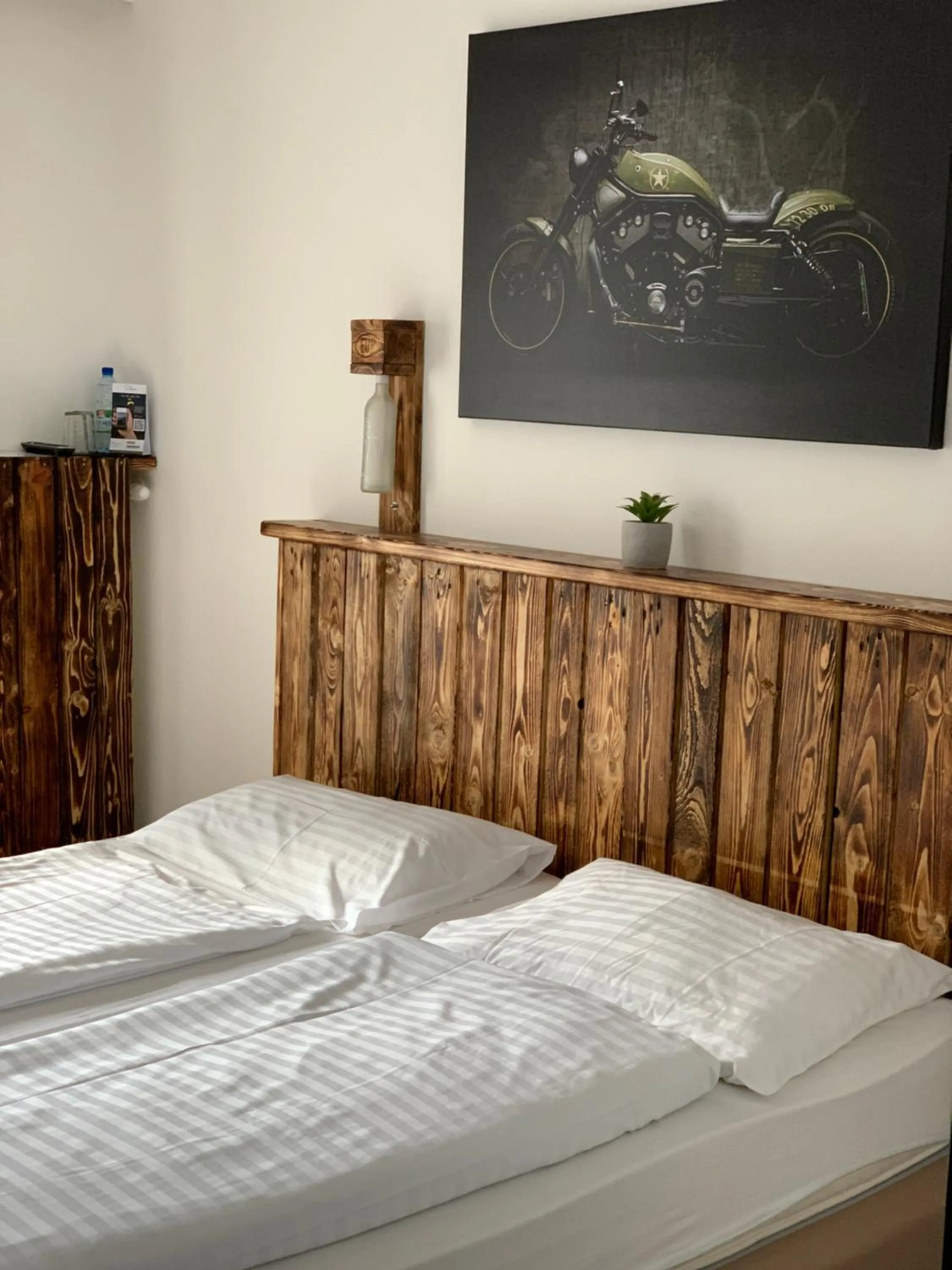 Photo of the whole room, Bed in La Irmania Pension