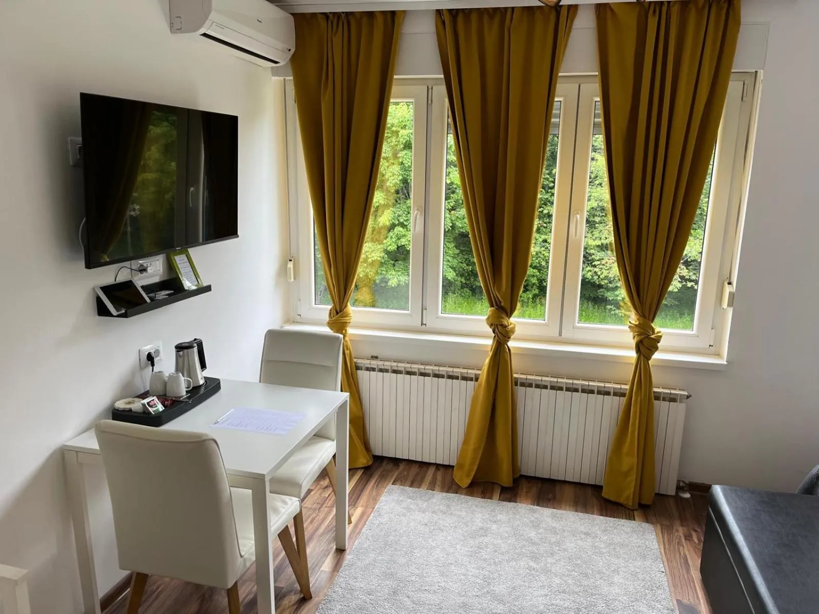 Dining area in Eva Luxury Rooms & Apartments