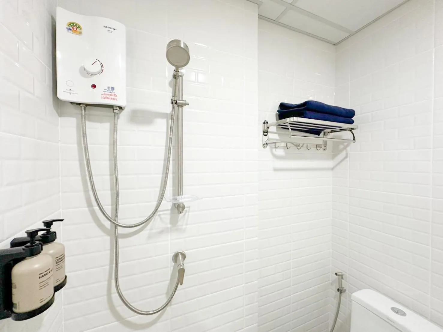 Shower in H-Banaat Hotel