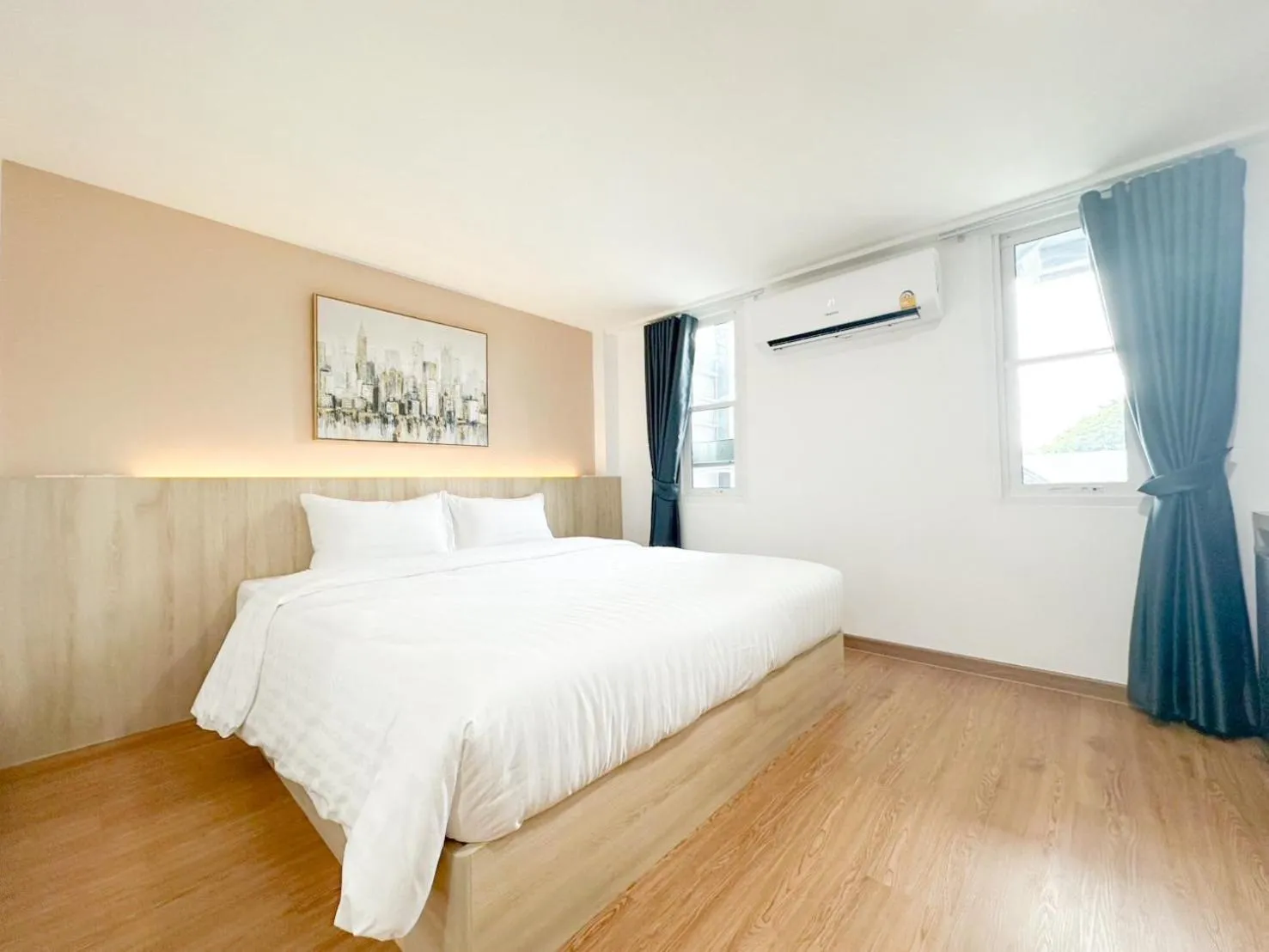 Photo of the whole room, Bed in H-Banaat Hotel