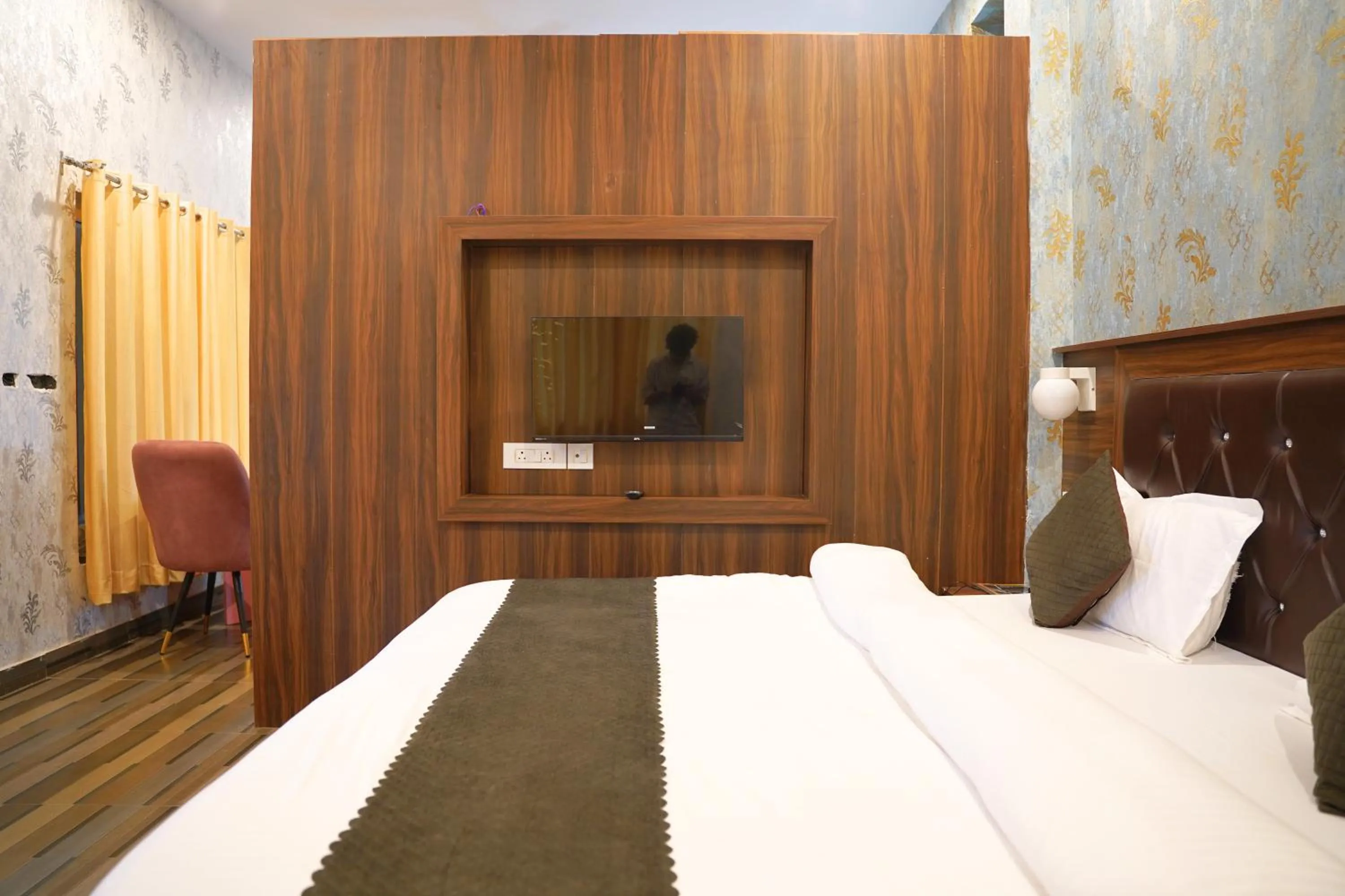 TV and multimedia in Hotel HSR Residency