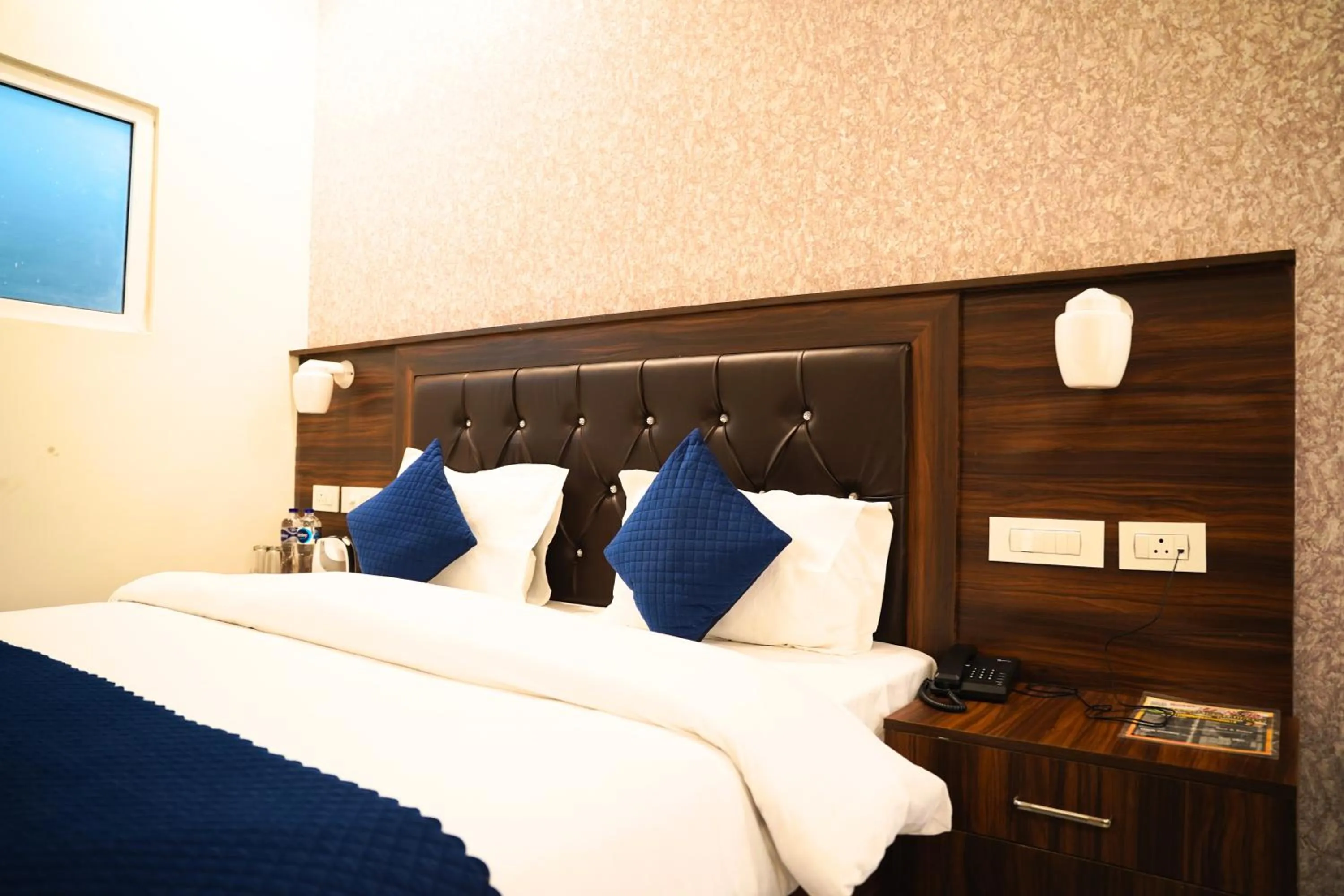 Bed in Hotel HSR Residency