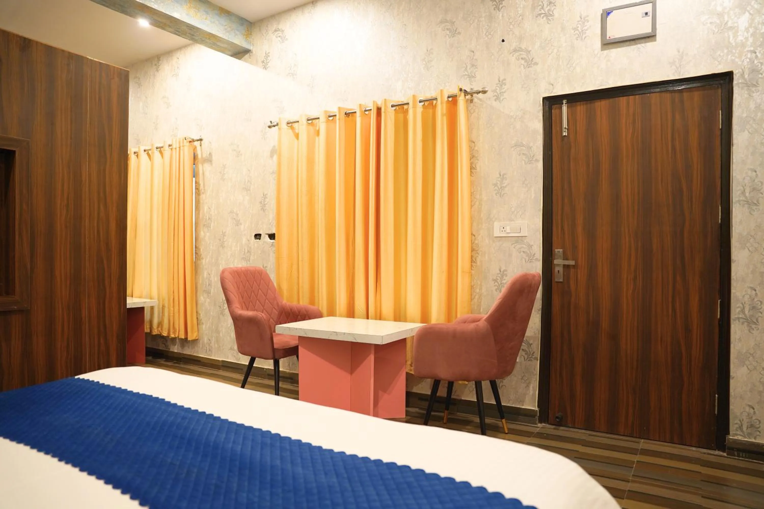 Bed in Hotel HSR Residency