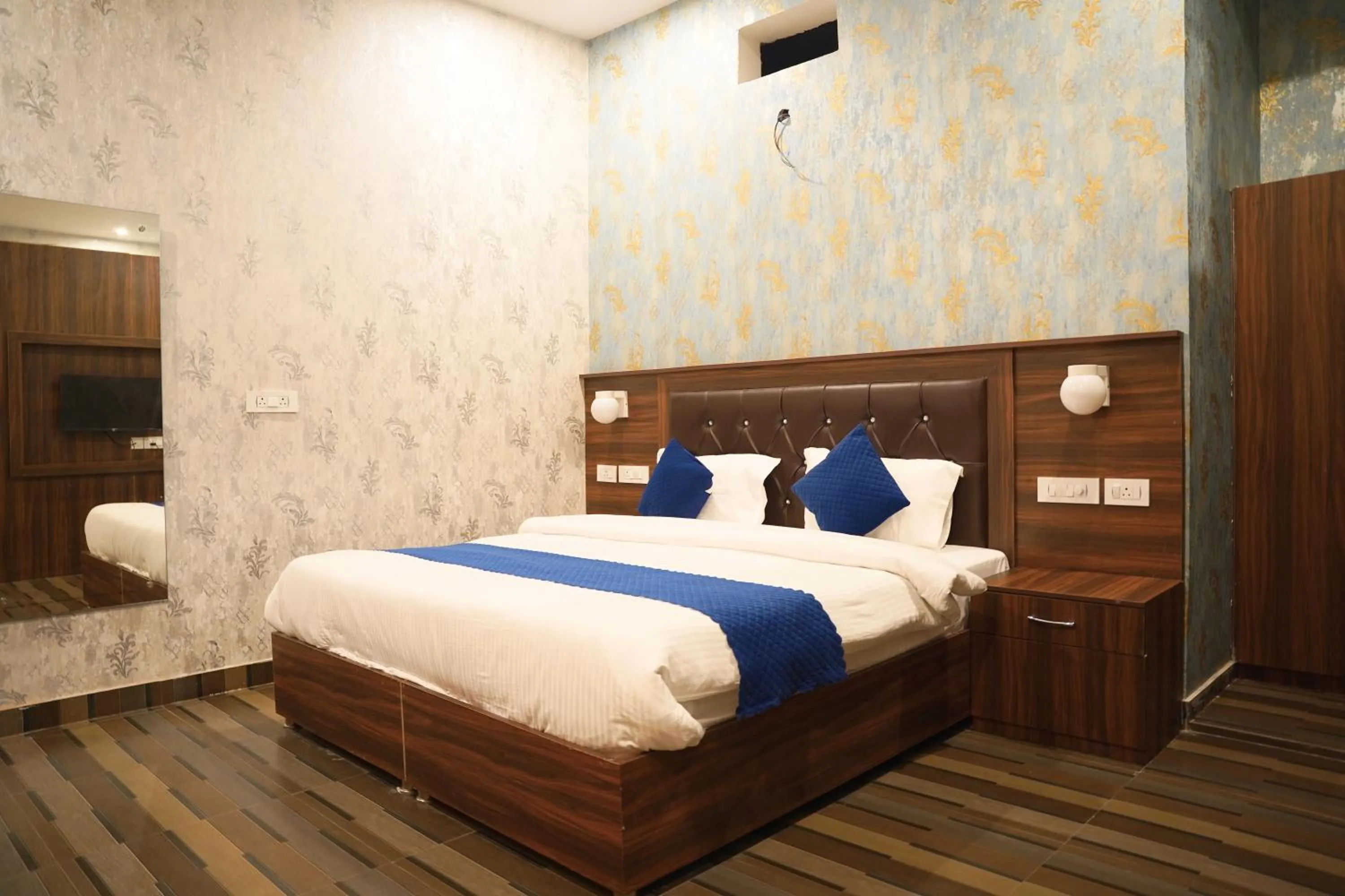 Bed in Hotel HSR Residency