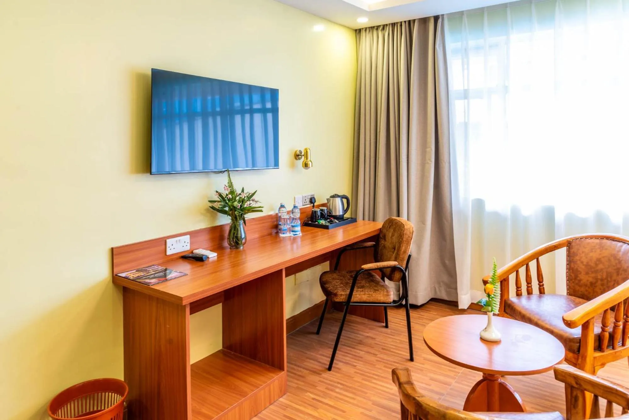 TV and multimedia in Hillcourt Resort and Spa