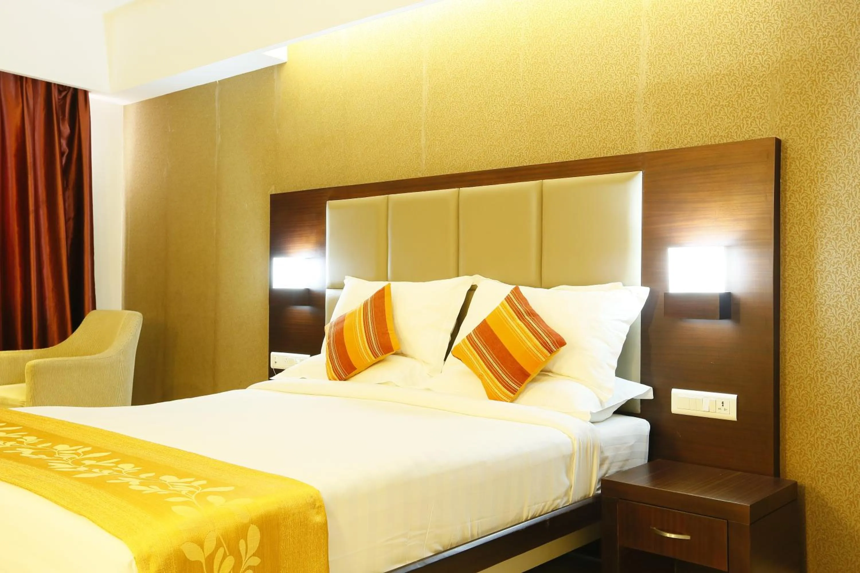 Bedroom, Bed in Hotel Moonlit Regency